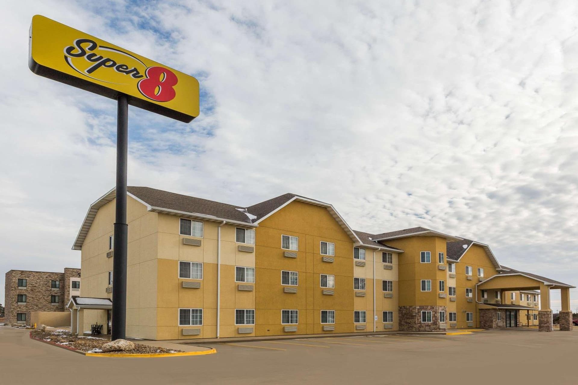 Super 8 by Wyndham Altoona property views in Altoona, IA — gallery photo 3