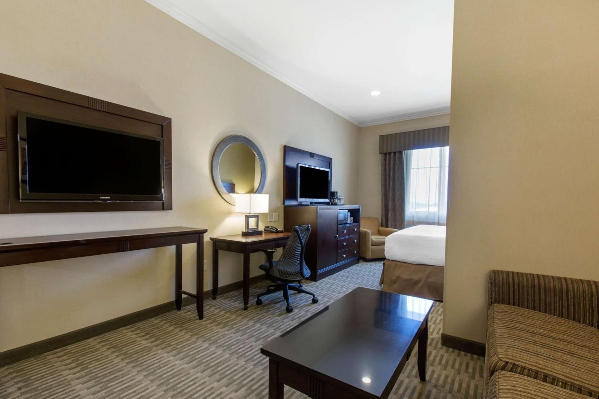 The Oaks Hotel & Suites property views in Paso Robles — gallery photo 3