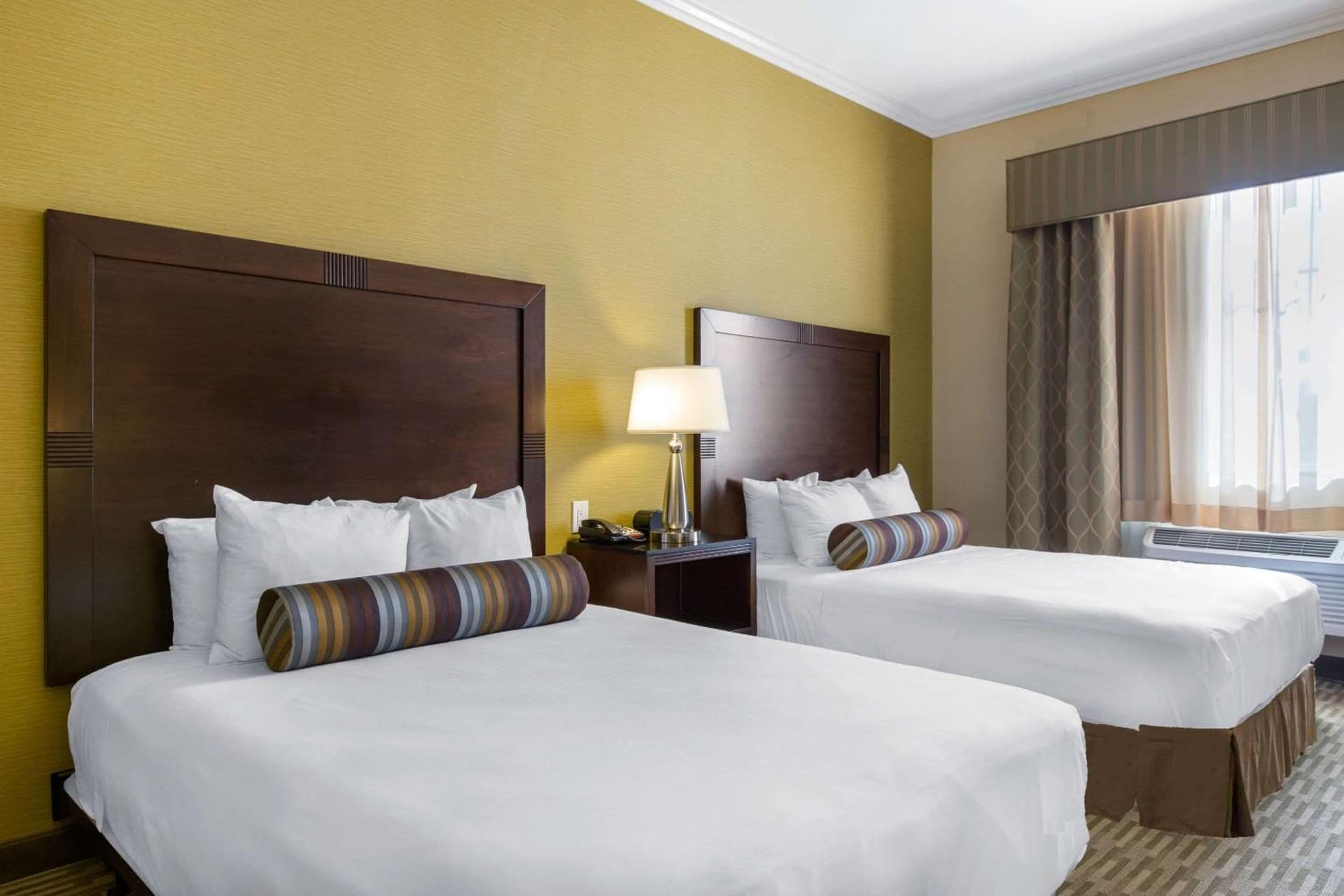 The Oaks Hotel & Suites property views in Paso Robles — gallery photo 3