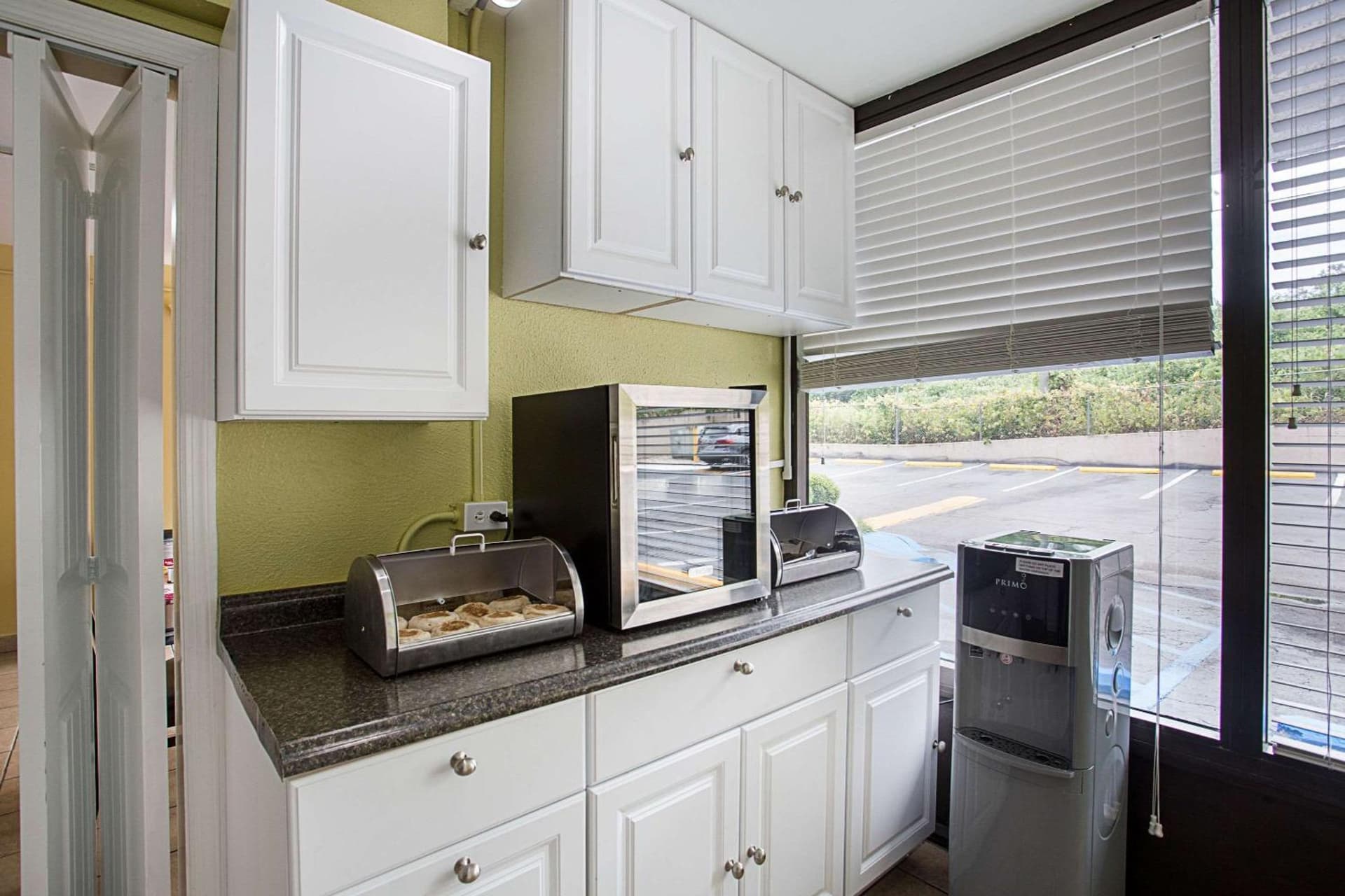 Parkway Inn of Birmingham interior in Birmingham, AL — gallery photo 2