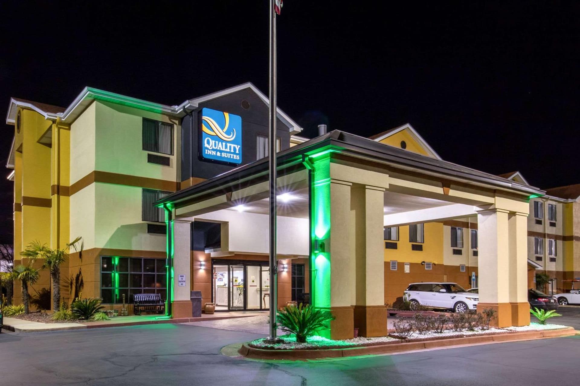 Quality Inn & Suites Montgomery East Carmichael Rd interior in Montgomery, AL — gallery photo 2