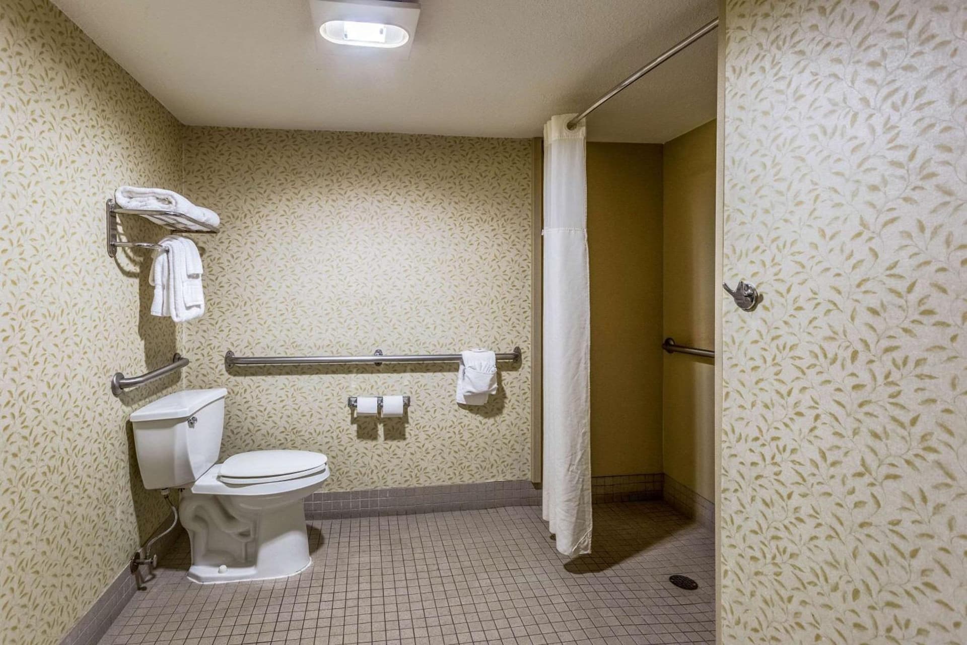 Clarion Pointe Huntsville Research Park interior in Huntsville, AL — gallery photo 2