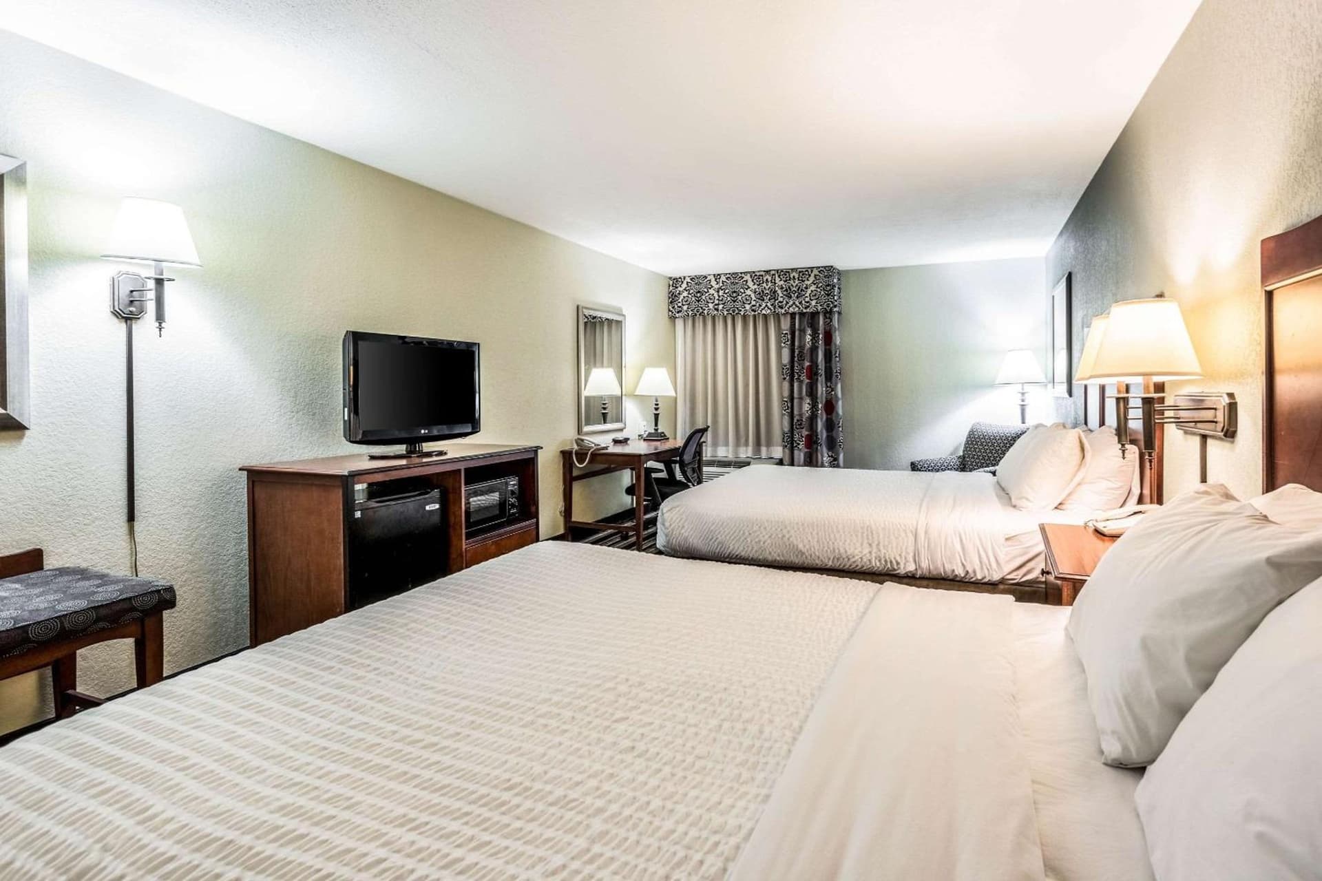 Clarion Pointe Huntsville Research Park property views in Huntsville, AL — gallery photo 3