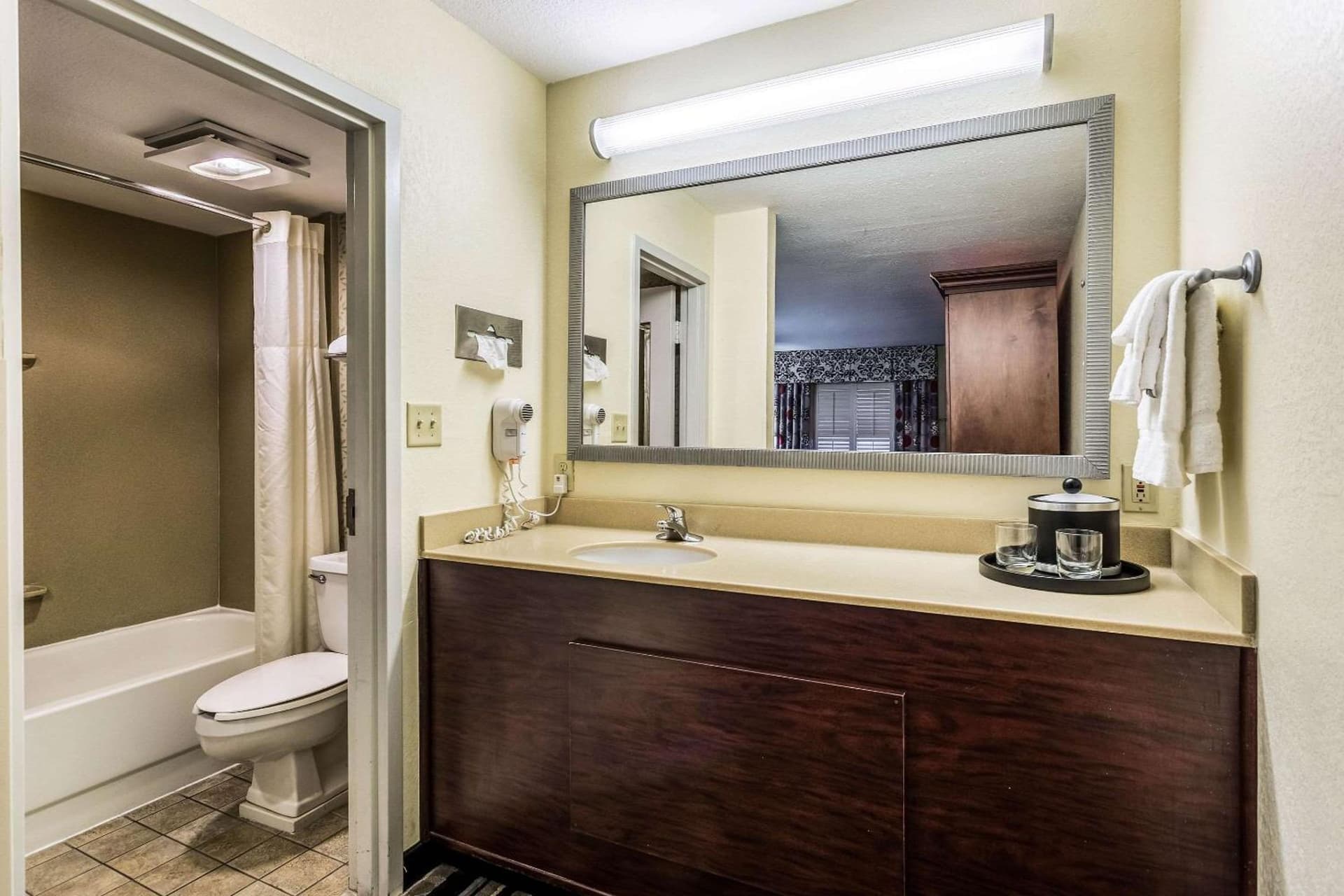Clarion Pointe Huntsville Research Park gallery photo in Huntsville, AL — image 19