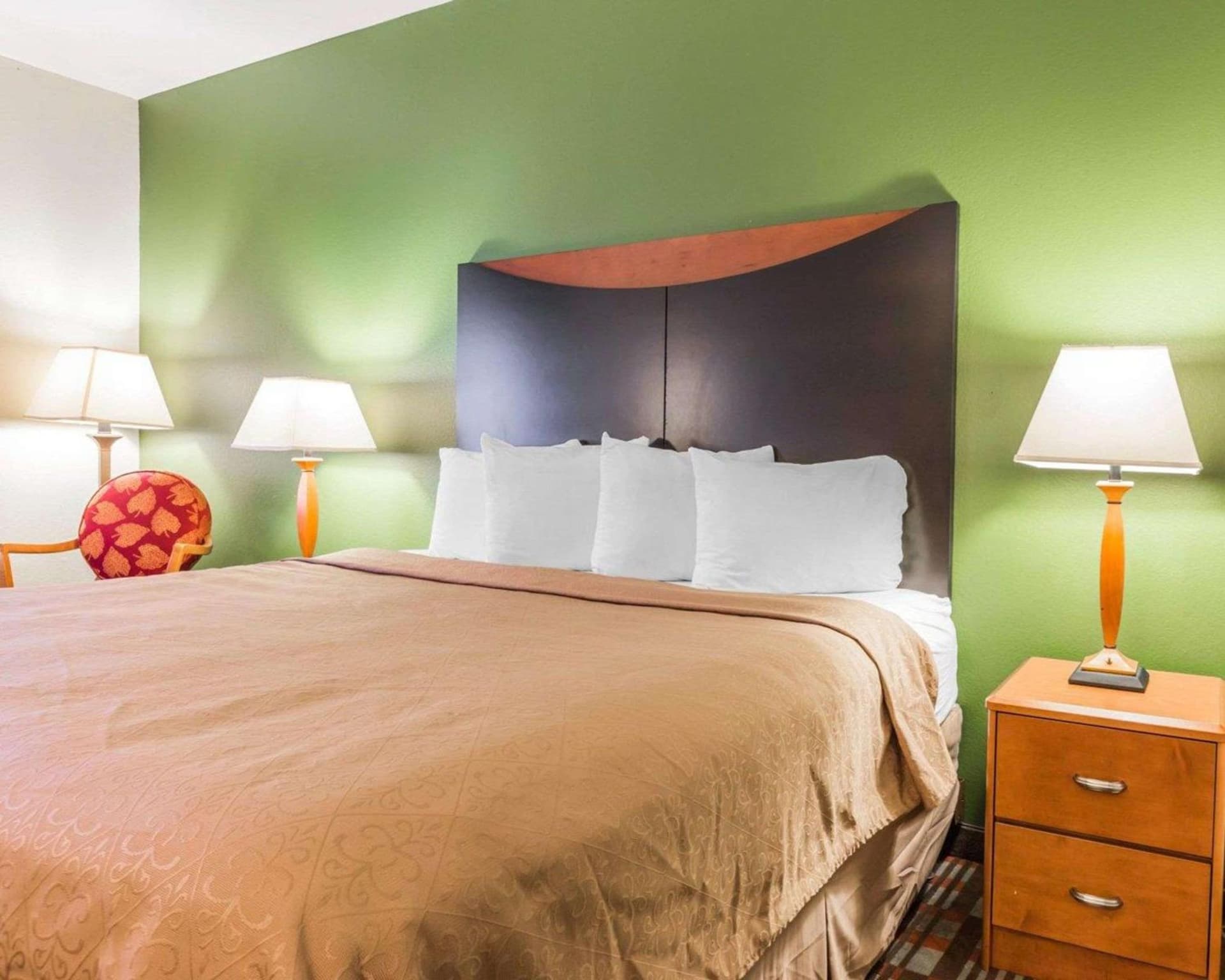 Quality Inn & Suites Birmingham - Highway 280 gallery photo in Birmingham, AL — image 8