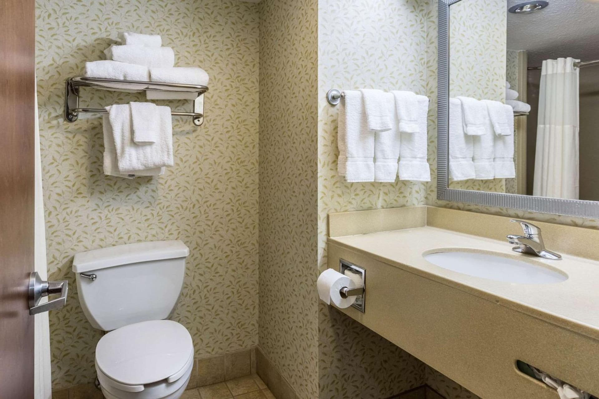 Clarion Pointe Huntsville Research Park gallery photo in Huntsville, AL — image 24