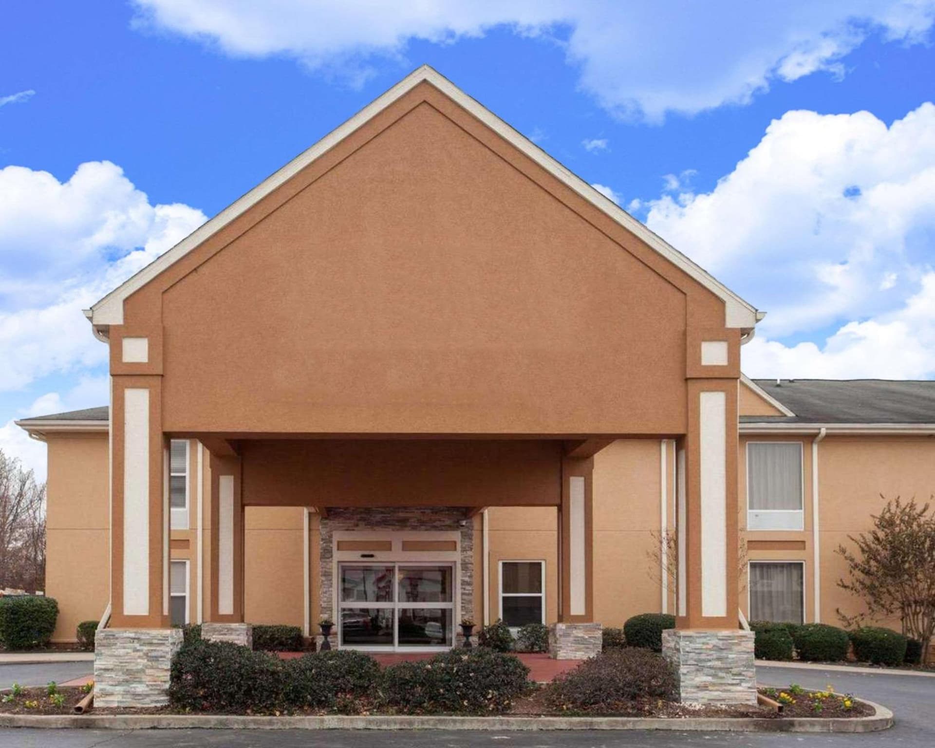 Quality Inn & Suites I-40 East featured exterior or lobby in North Little Rock, AR — similar hotel