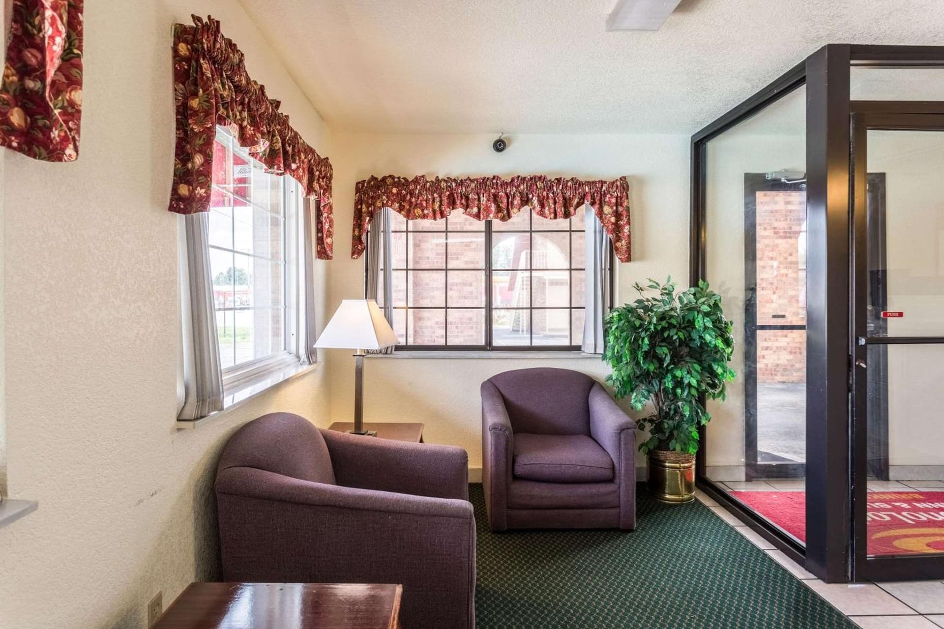 Econo Lodge & Suites Brinkley property views in Brinkley, AR — gallery photo 3