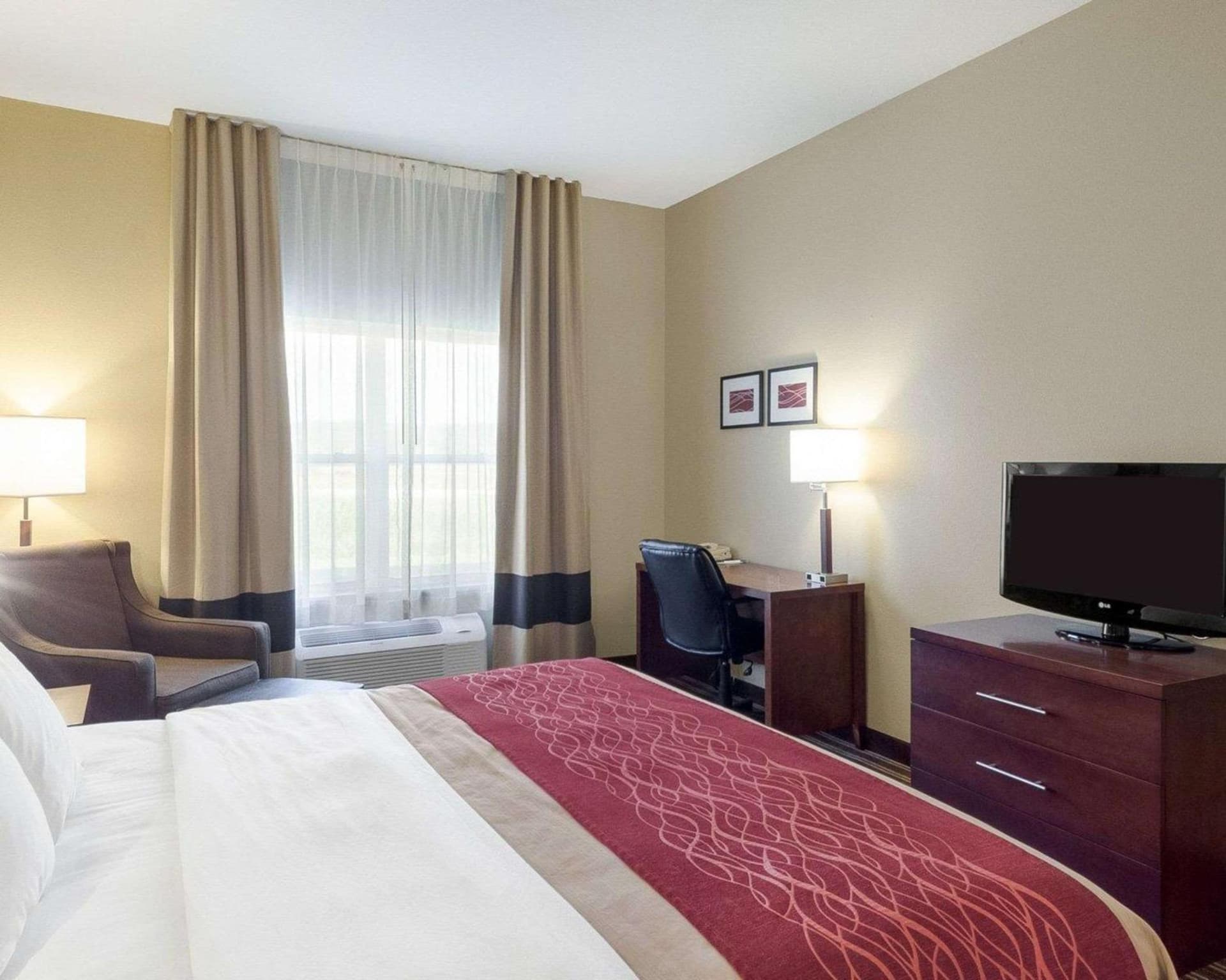 Comfort Inn & Suites Fayetteville-University Area gallery photo in Fayetteville, AR — image 15
