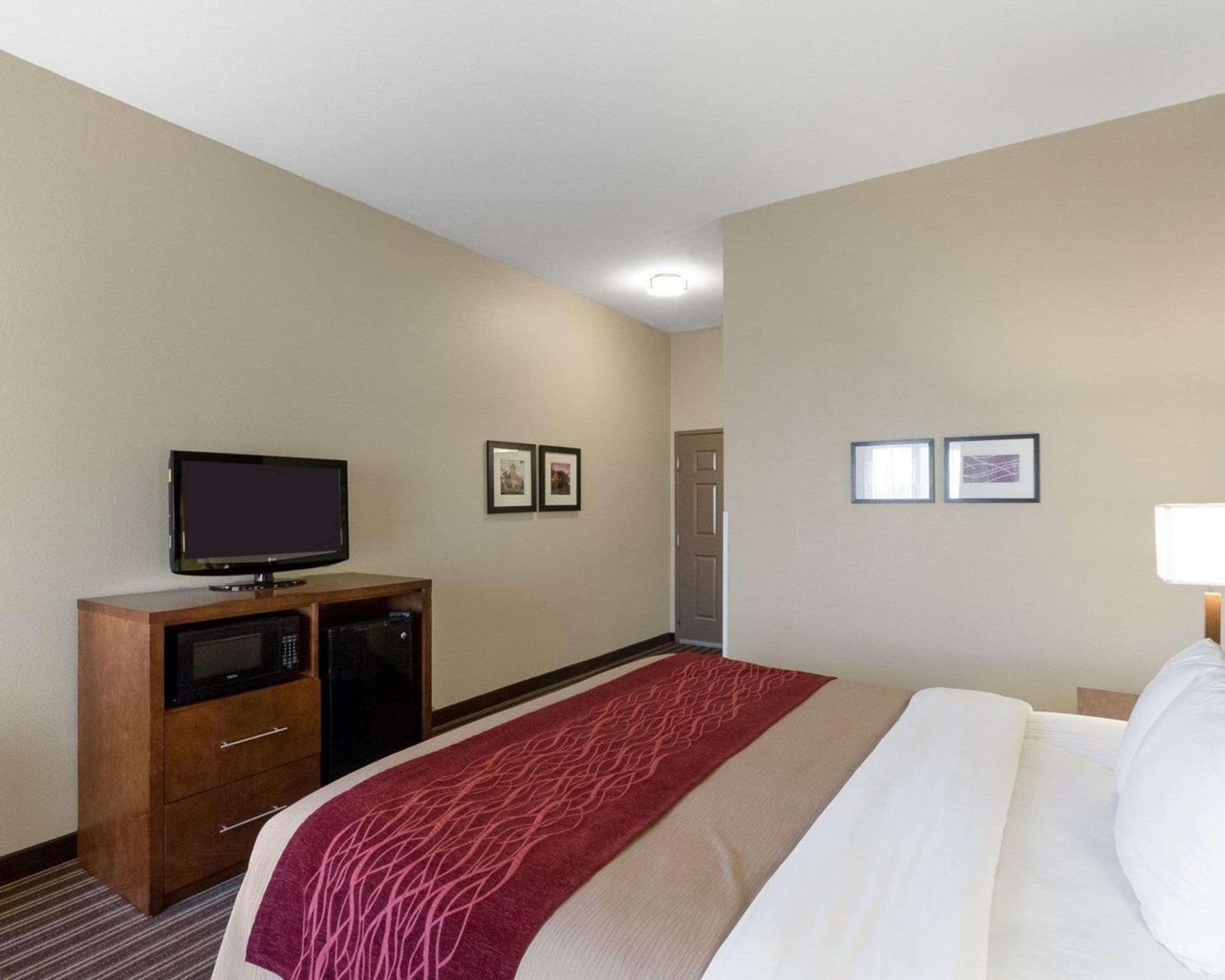 Comfort Inn & Suites Fayetteville-University Area property views in Fayetteville, AR — gallery photo 3