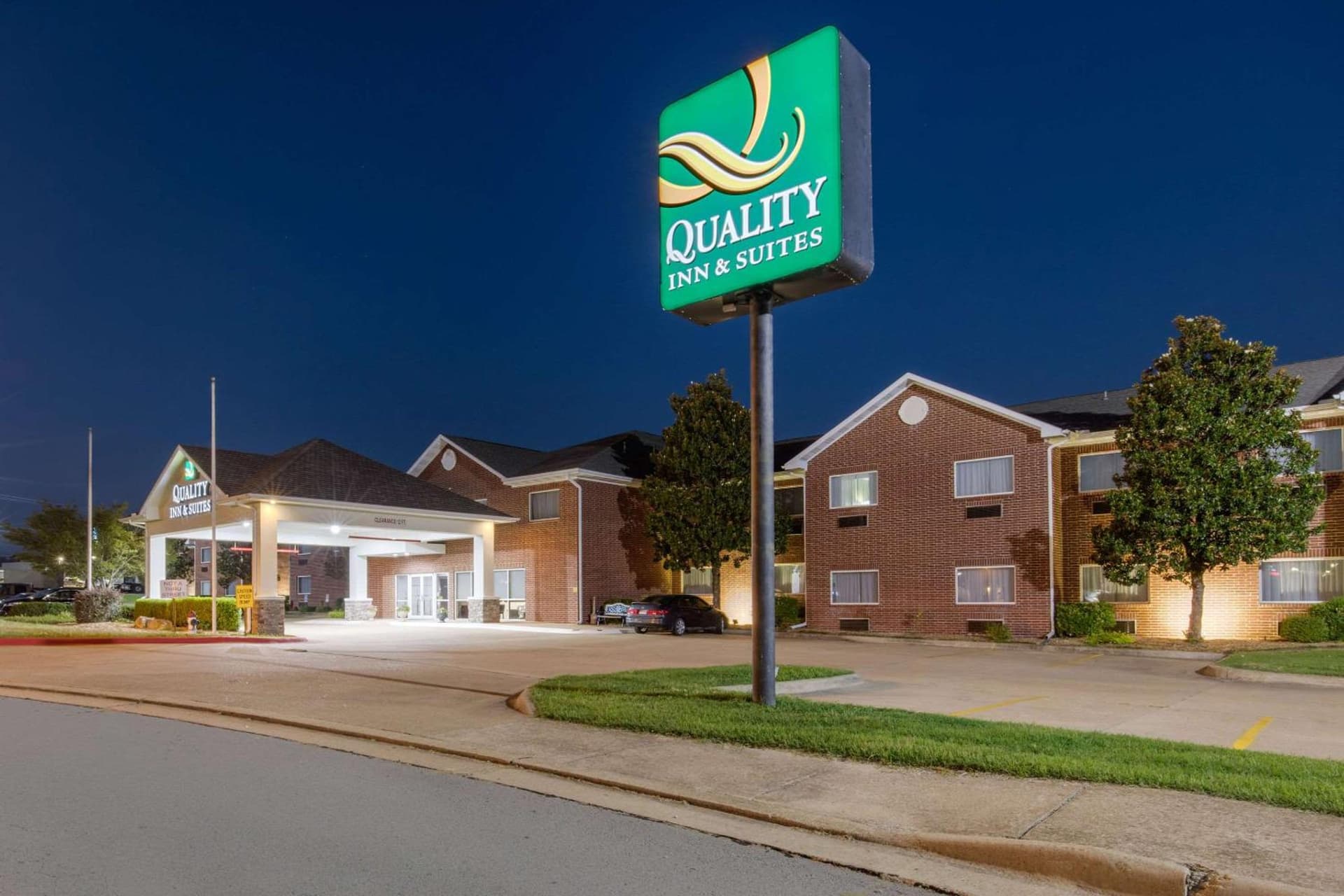 Quality Inn & Suites Mountain Home North property views in Mountain Home, AR — gallery photo 3