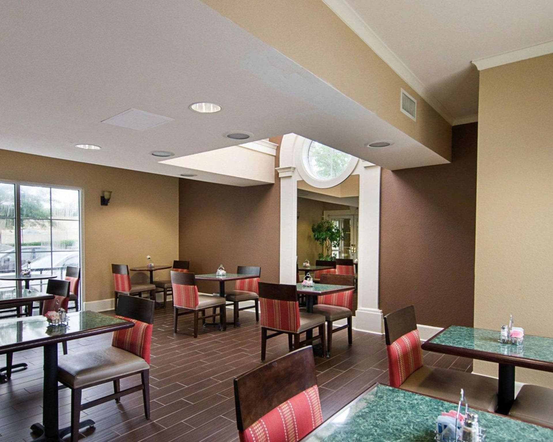 Quality Inn & Suites Little Rock West gallery photo in Little Rock, AR — image 16