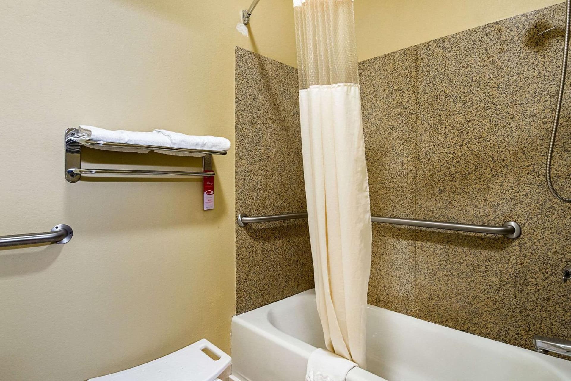 Econo Lodge Inn & Suites Bryant property views in Bryant, AR — gallery photo 3