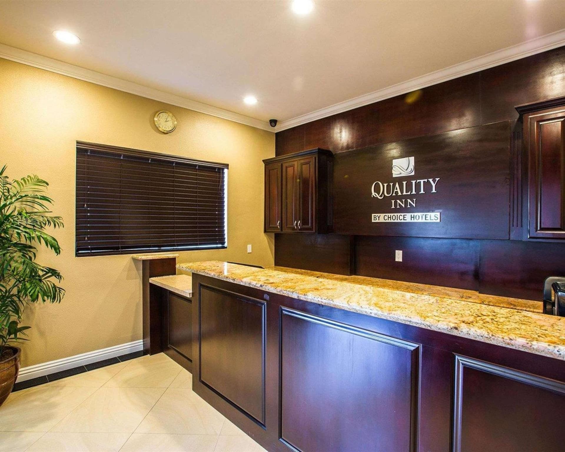 Quality Inn Downey property views in Downey, CA — gallery photo 3