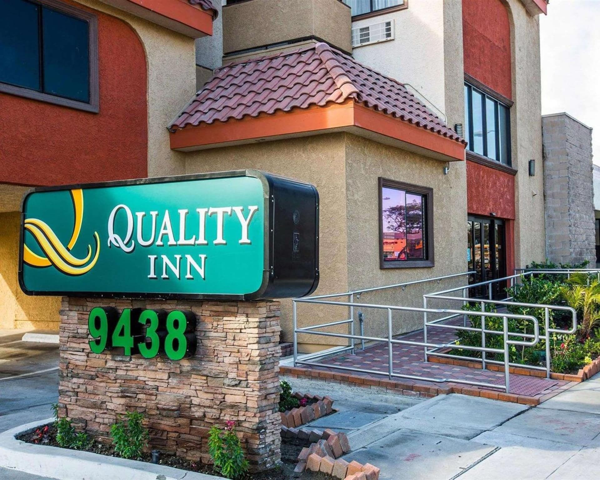 Quality Inn Downey featured exterior or lobby in Downey, CA — similar hotel