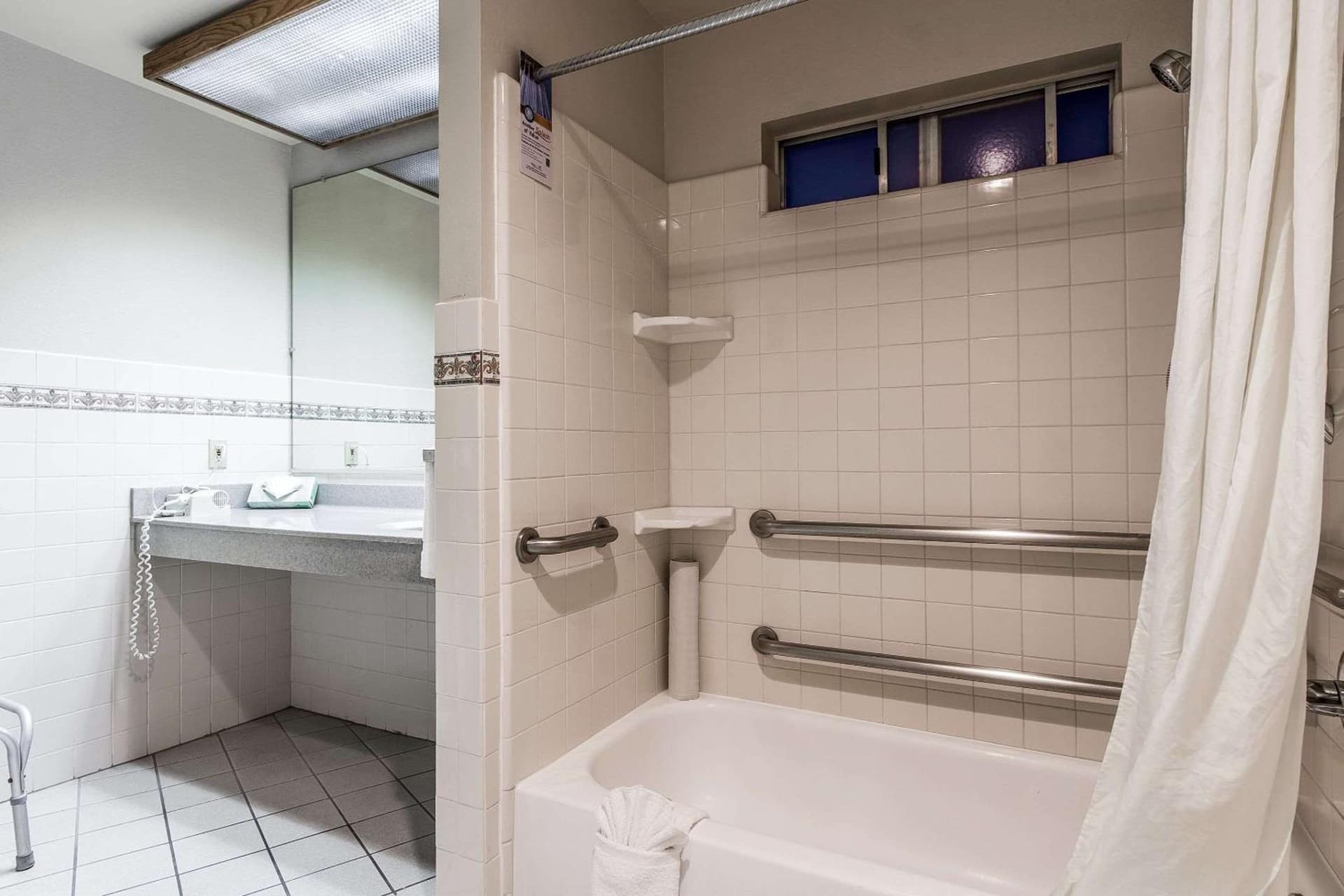 Quality Inn & Suites Silicon Valley property views in Santa Clara, CA — gallery photo 3