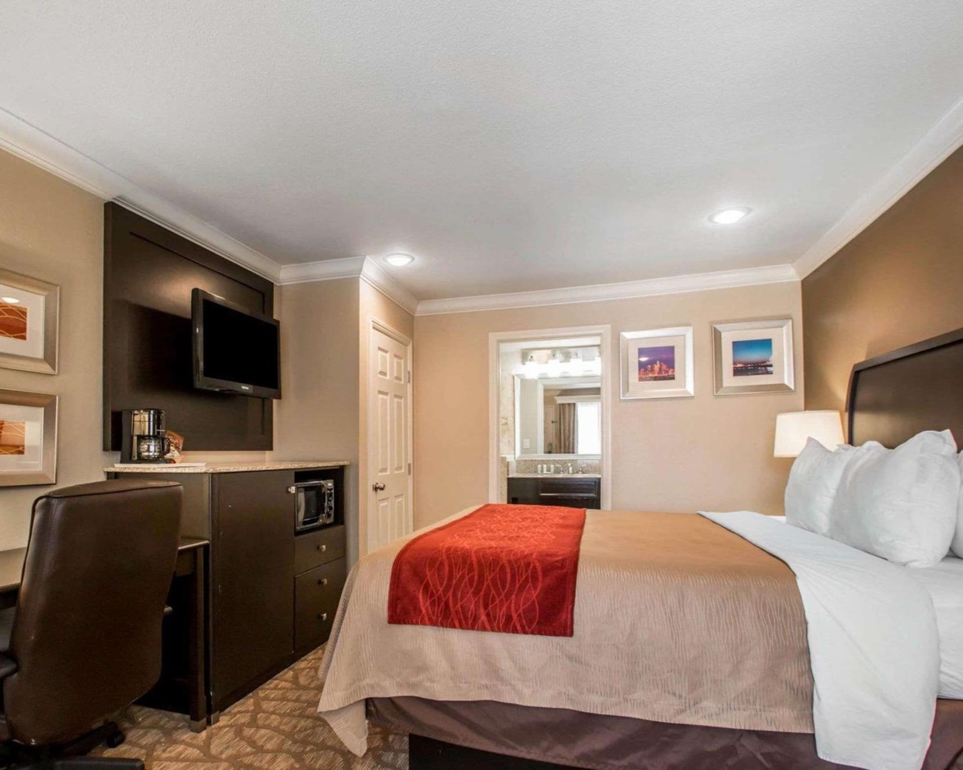 Quality Inn Downey gallery photo in Downey, CA — image 9