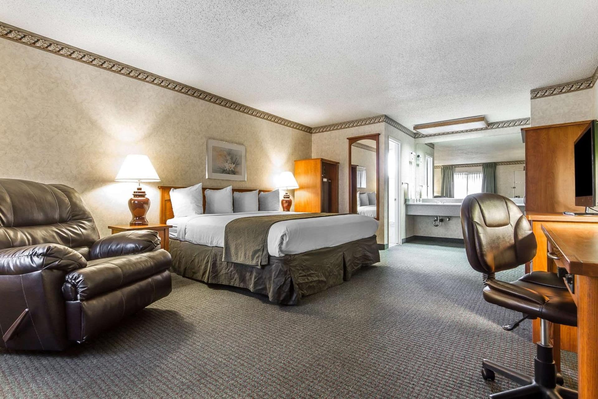 Quality Inn & Suites Silicon Valley gallery photo in Santa Clara, CA — image 38