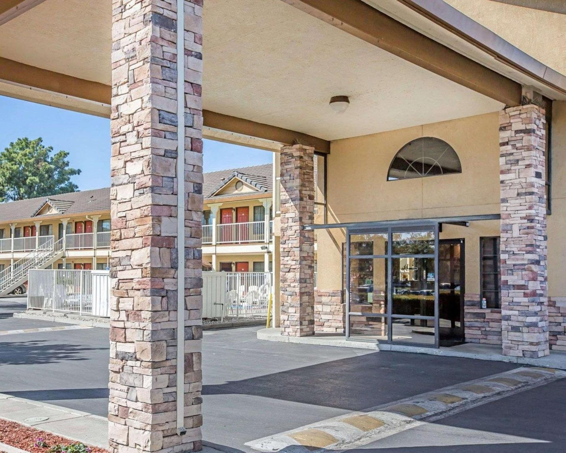 Quality Inn & Suites Woodland - Sacramento Airport featured exterior or lobby in Woodland, CA — similar hotel