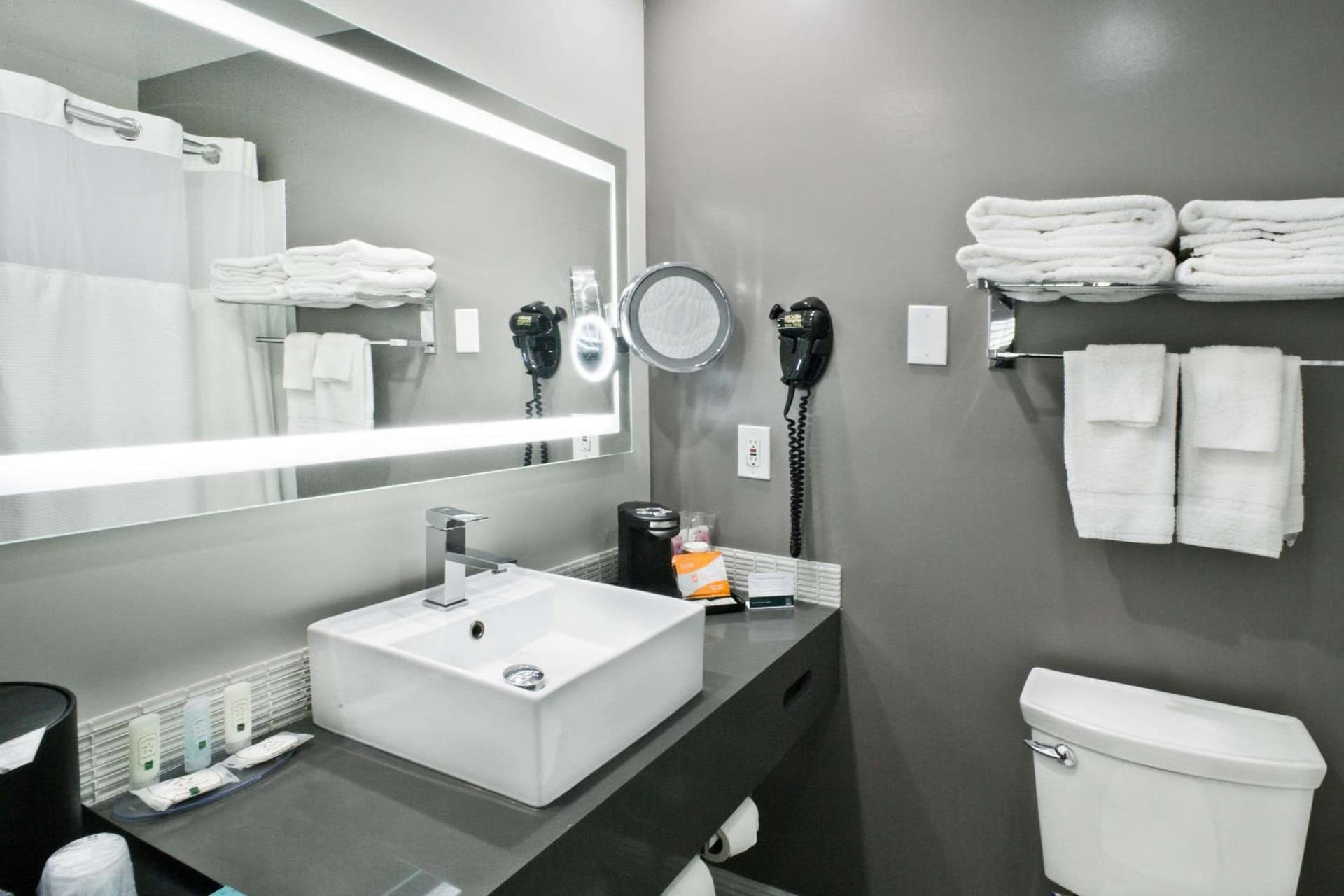 Bay Area Inn & Suites gallery photo in Hayward, CA — image 33