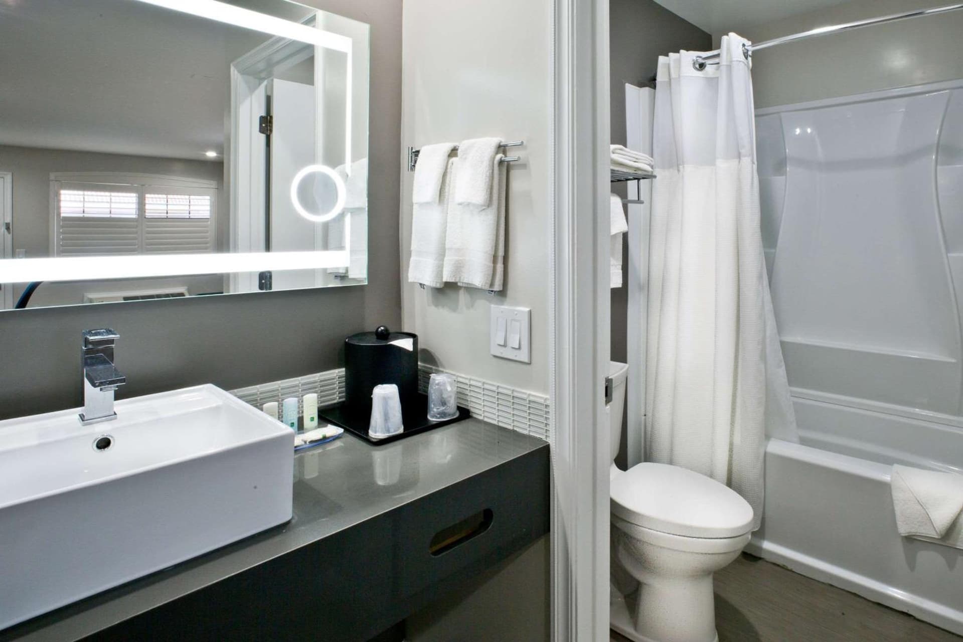 Bay Area Inn & Suites gallery photo in Hayward, CA — image 25
