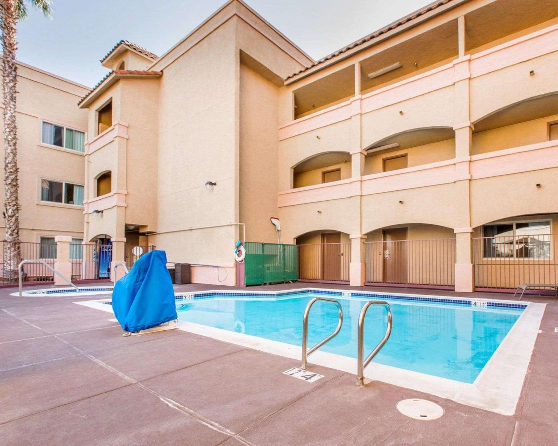 Comfort Inn & Suites Moreno Valley near March Air Reserve Base gallery photo in Moreno Valley, CA — image 31