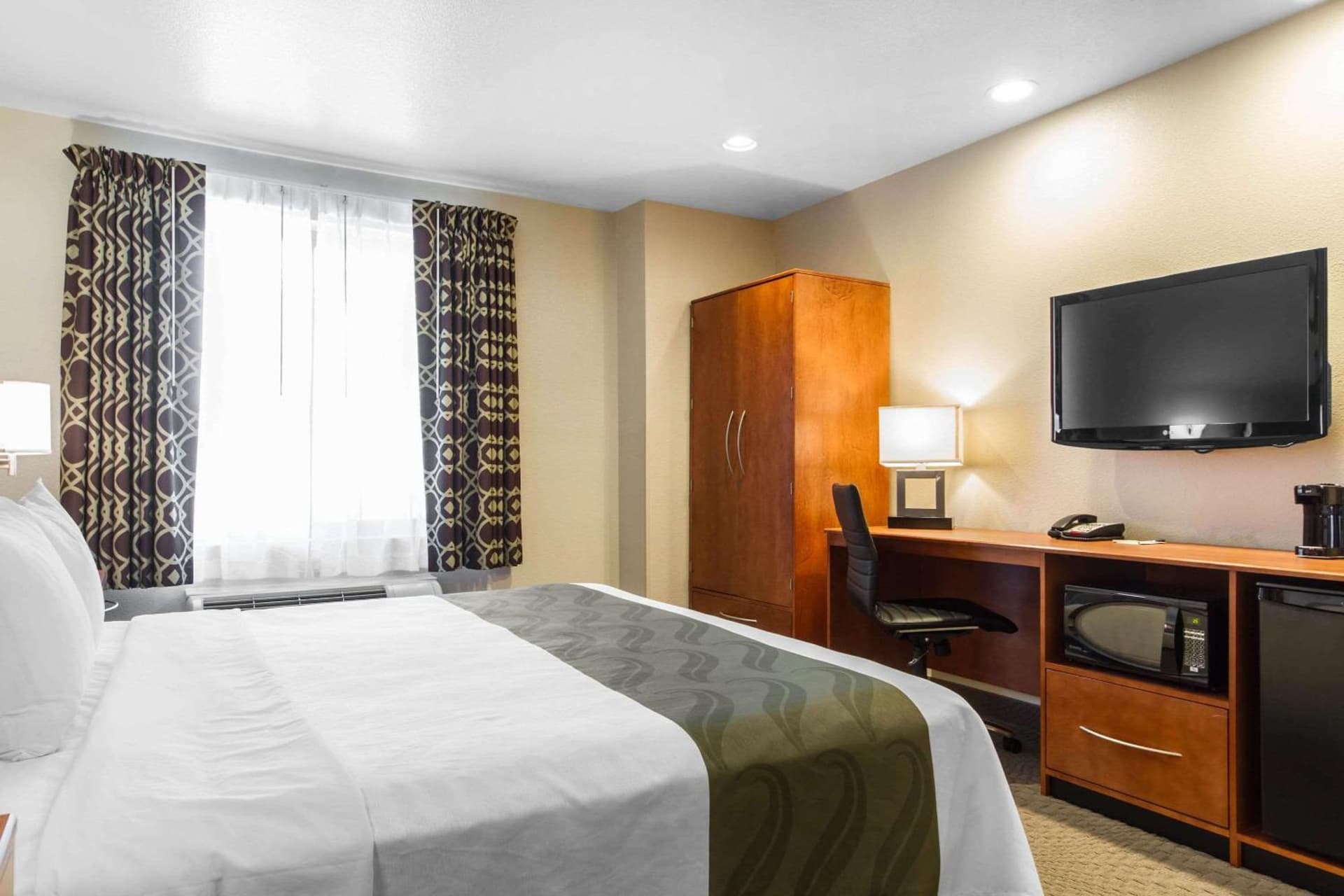 Quality Inn San Jose Airport-Silicon Valley featured exterior or lobby in San Jose, CA — similar hotel