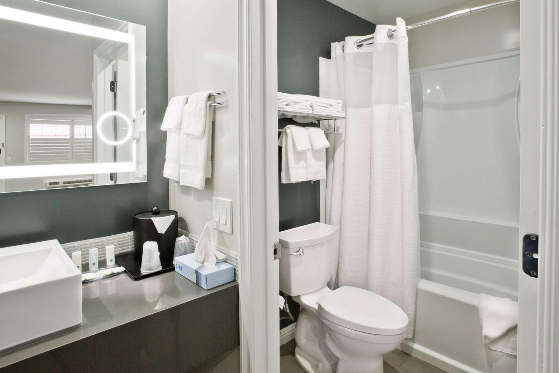 Bay Area Inn & Suites gallery photo in Hayward, CA — image 10
