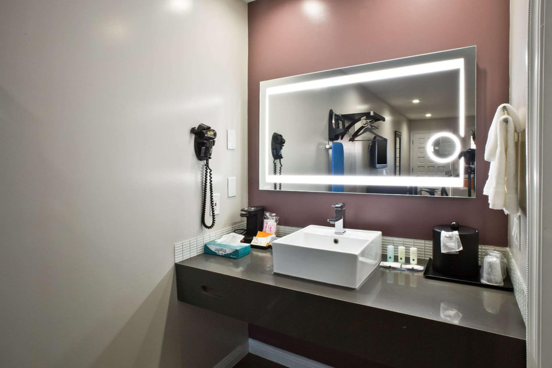 Bay Area Inn & Suites gallery photo in Hayward, CA — image 6