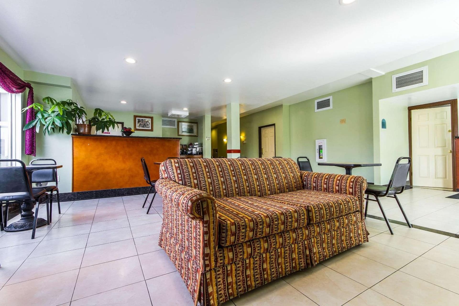 Rodeway Inn & Suites Hayward - Oakland South gallery photo in Hayward, CA — image 41