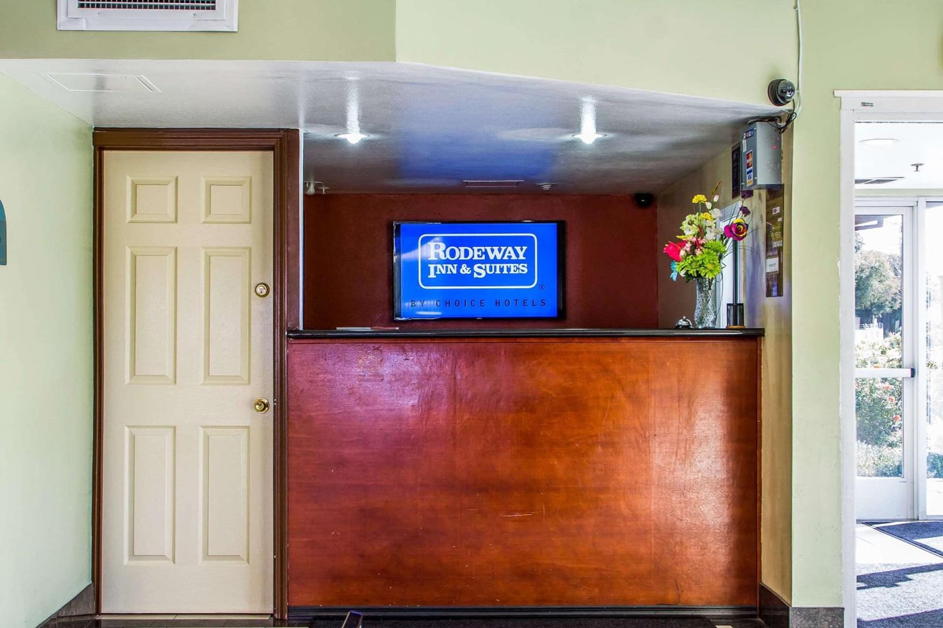 Rodeway Inn & Suites Hayward - Oakland South gallery photo in Hayward, CA — image 7