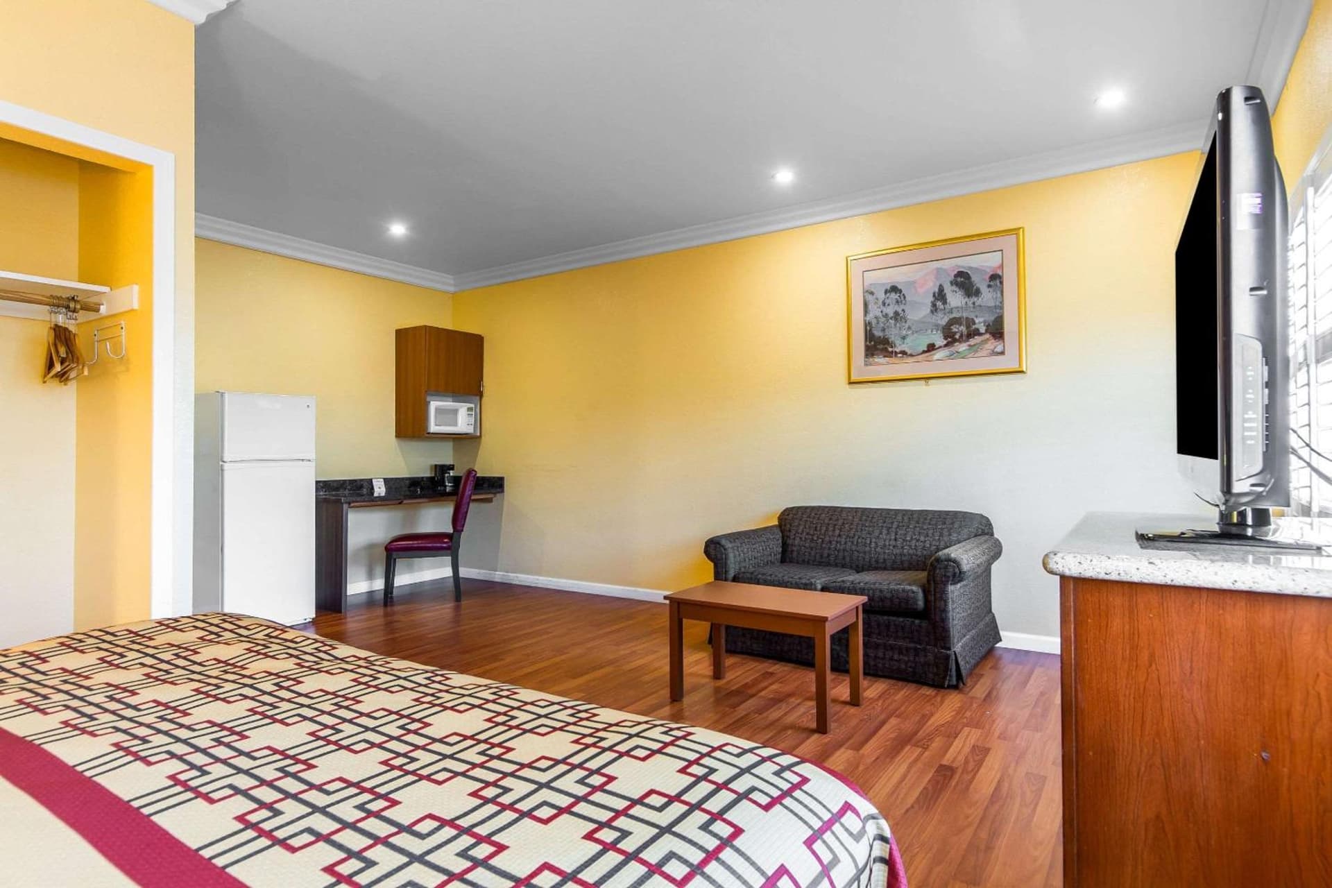 Rodeway Inn & Suites Hayward - Oakland South gallery photo in Hayward, CA — image 31