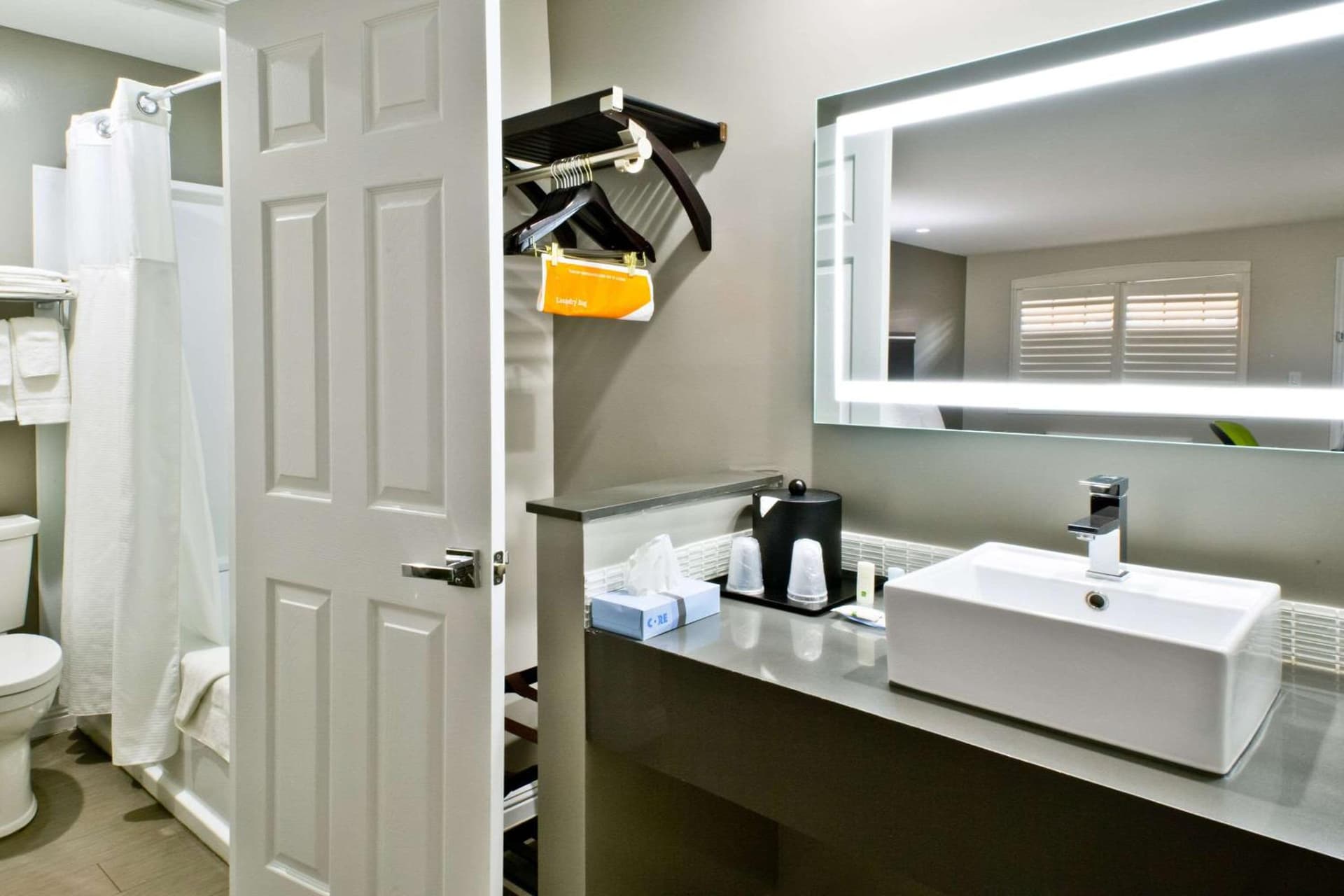 Bay Area Inn & Suites gallery photo in Hayward, CA — image 17