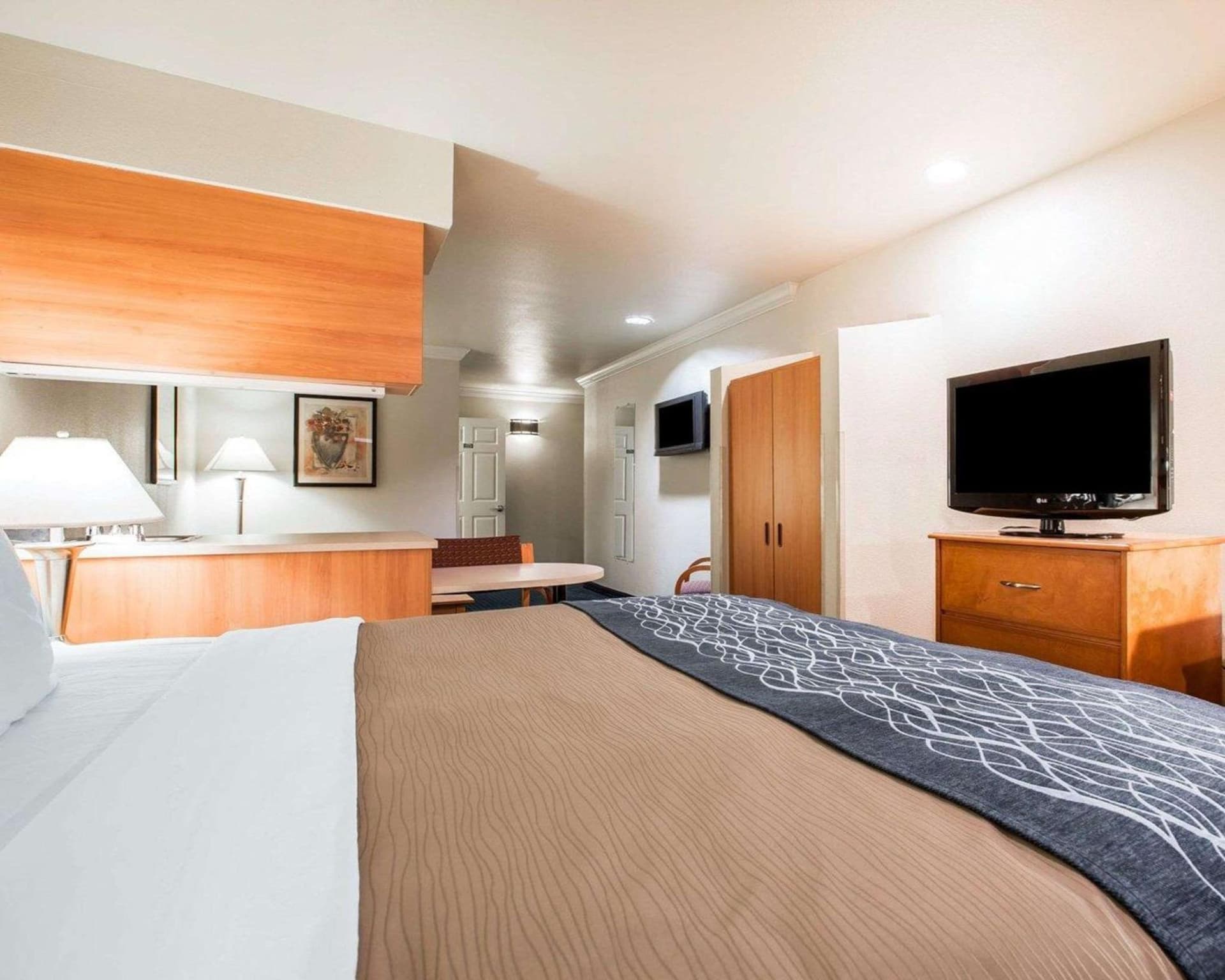 Comfort Inn & Suites Salinas City Center Area gallery photo in Salinas, CA — image 11
