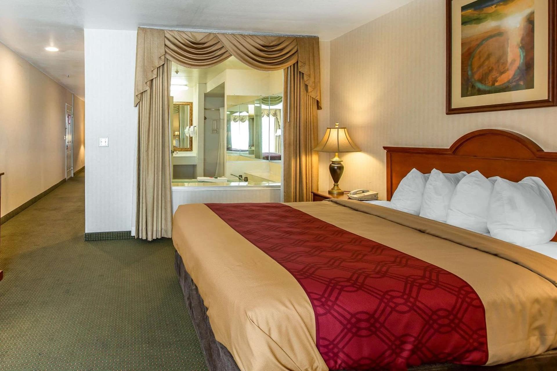 Econo Lodge Inn & Suites Riverside - Corona gallery photo in Riverside, CA — image 17