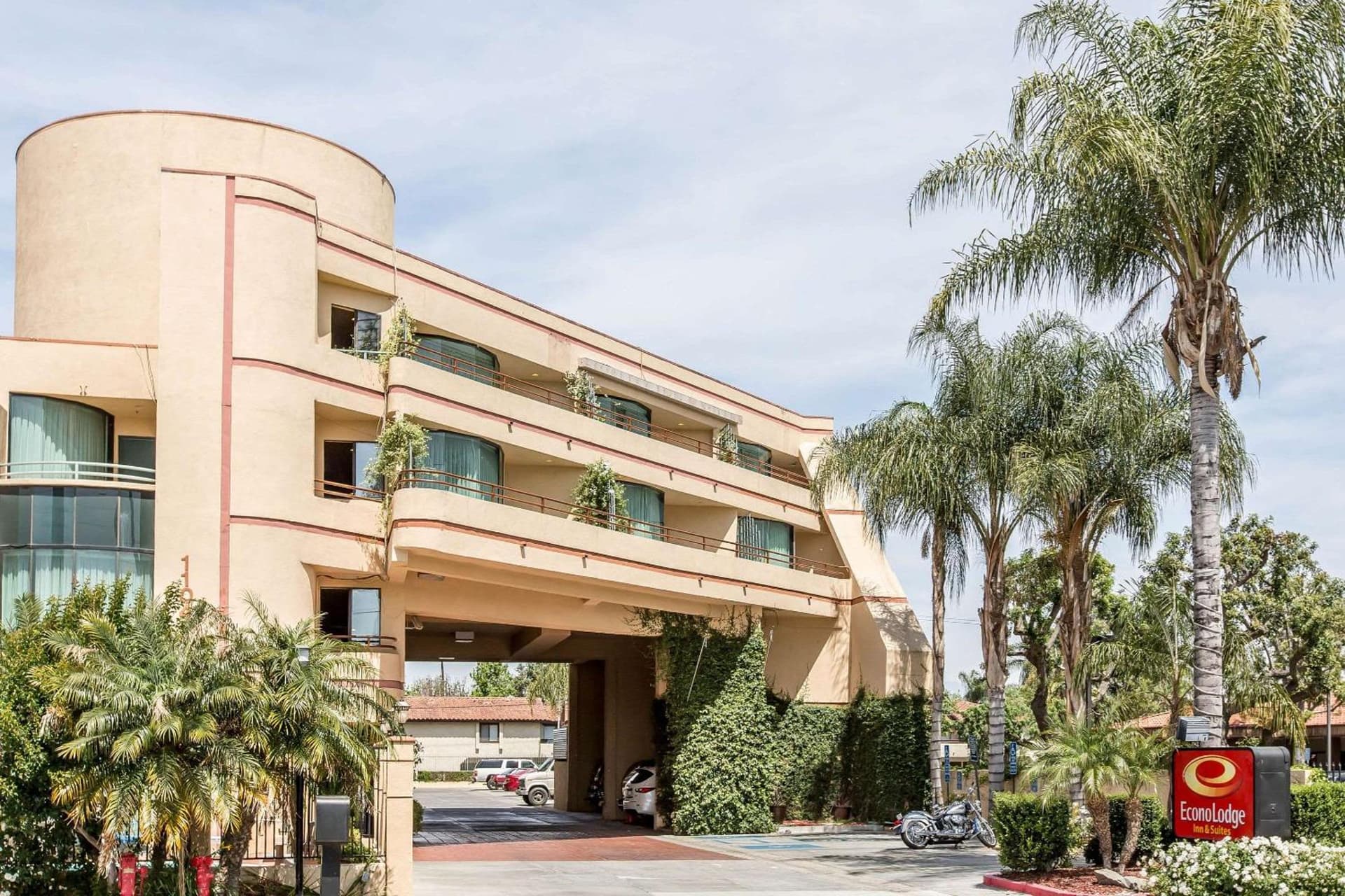 Econo Lodge Inn & Suites Riverside - Corona property views in Riverside, CA — gallery photo 3