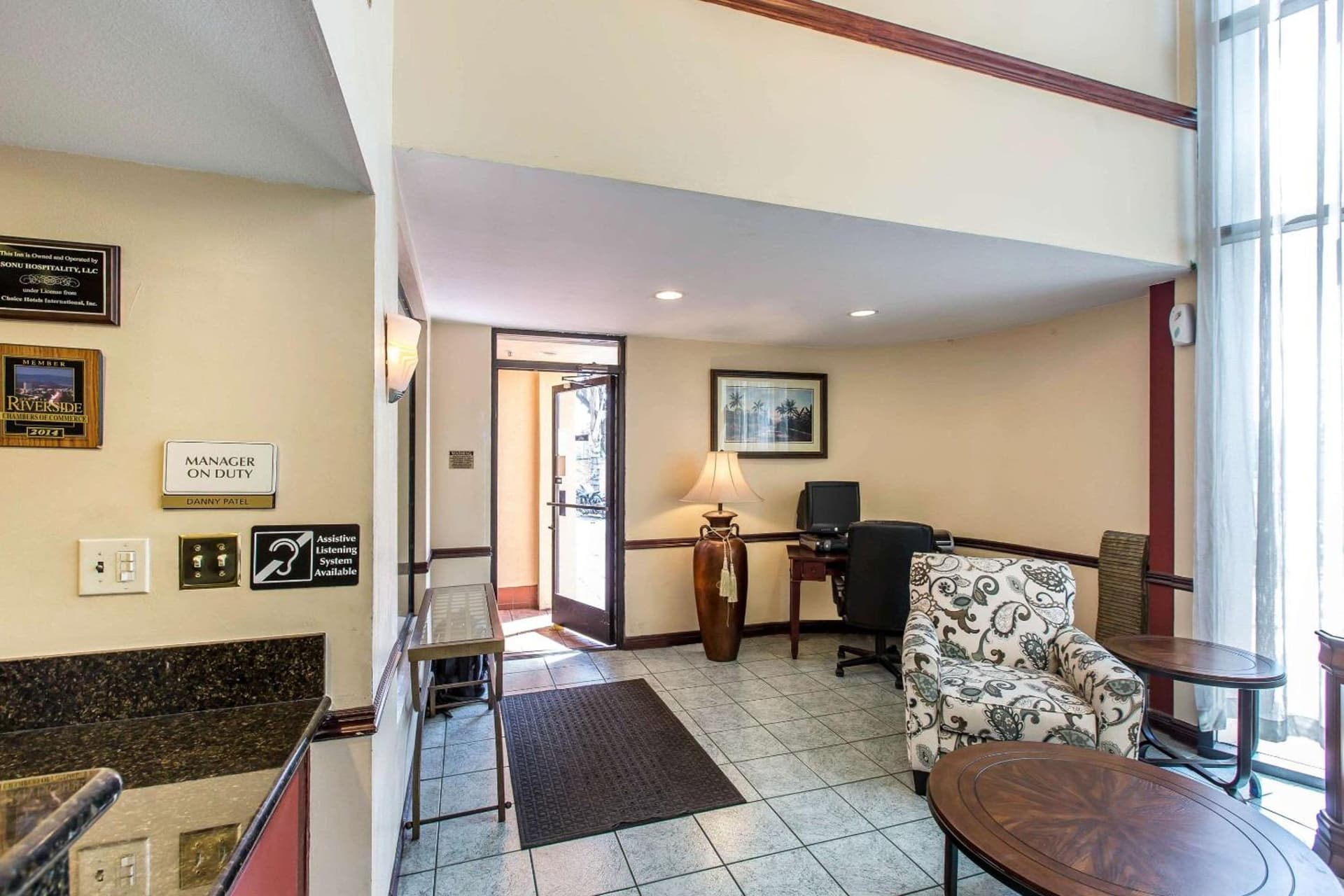 Econo Lodge Inn & Suites Riverside - Corona gallery photo in Riverside, CA — image 15