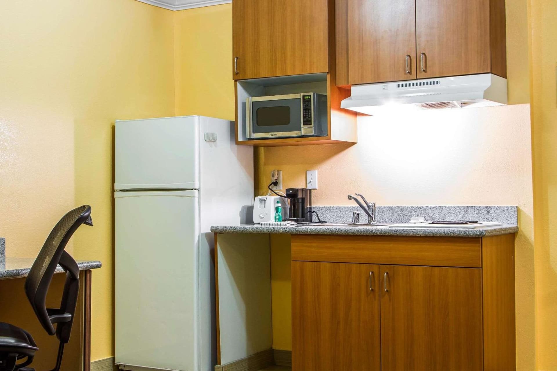 Rodeway Inn & Suites Hayward - Oakland South gallery photo in Hayward, CA — image 9