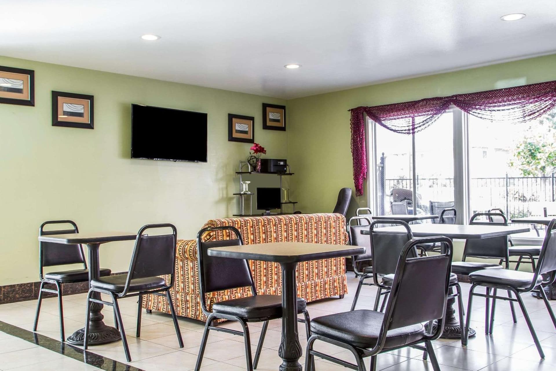 Rodeway Inn & Suites Hayward - Oakland South gallery photo in Hayward, CA — image 43
