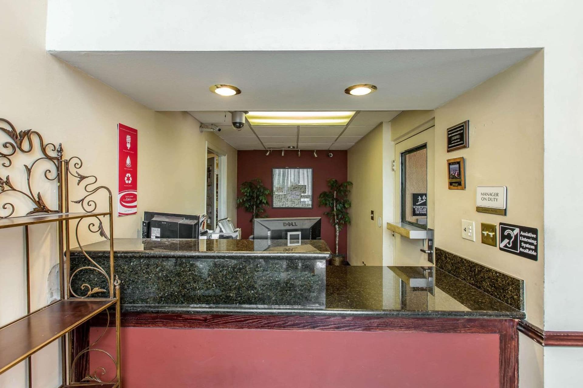 Econo Lodge Inn & Suites Riverside - Corona gallery photo in Riverside, CA — image 18