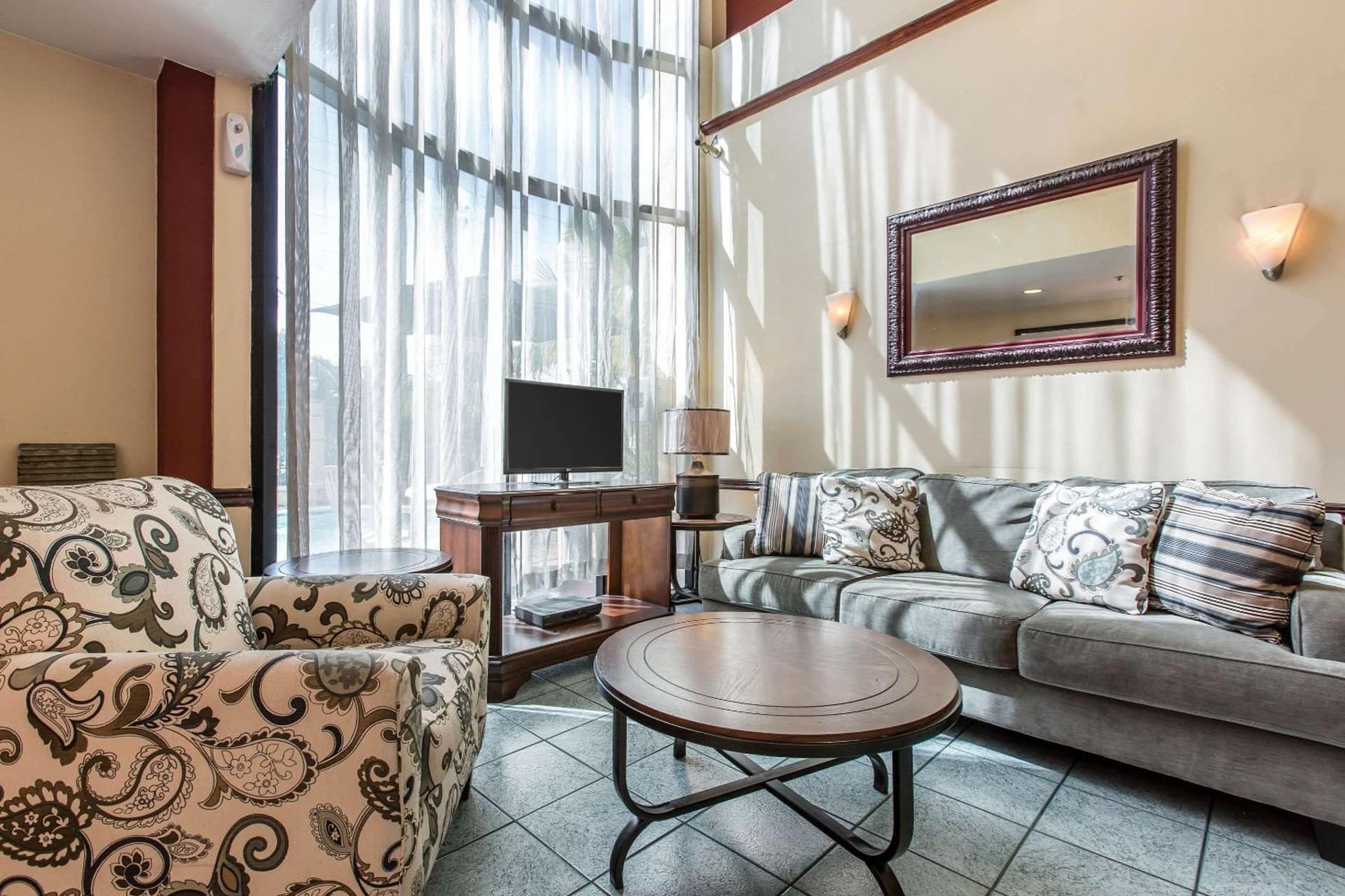 Econo Lodge Inn & Suites Riverside - Corona gallery photo in Riverside, CA — image 21