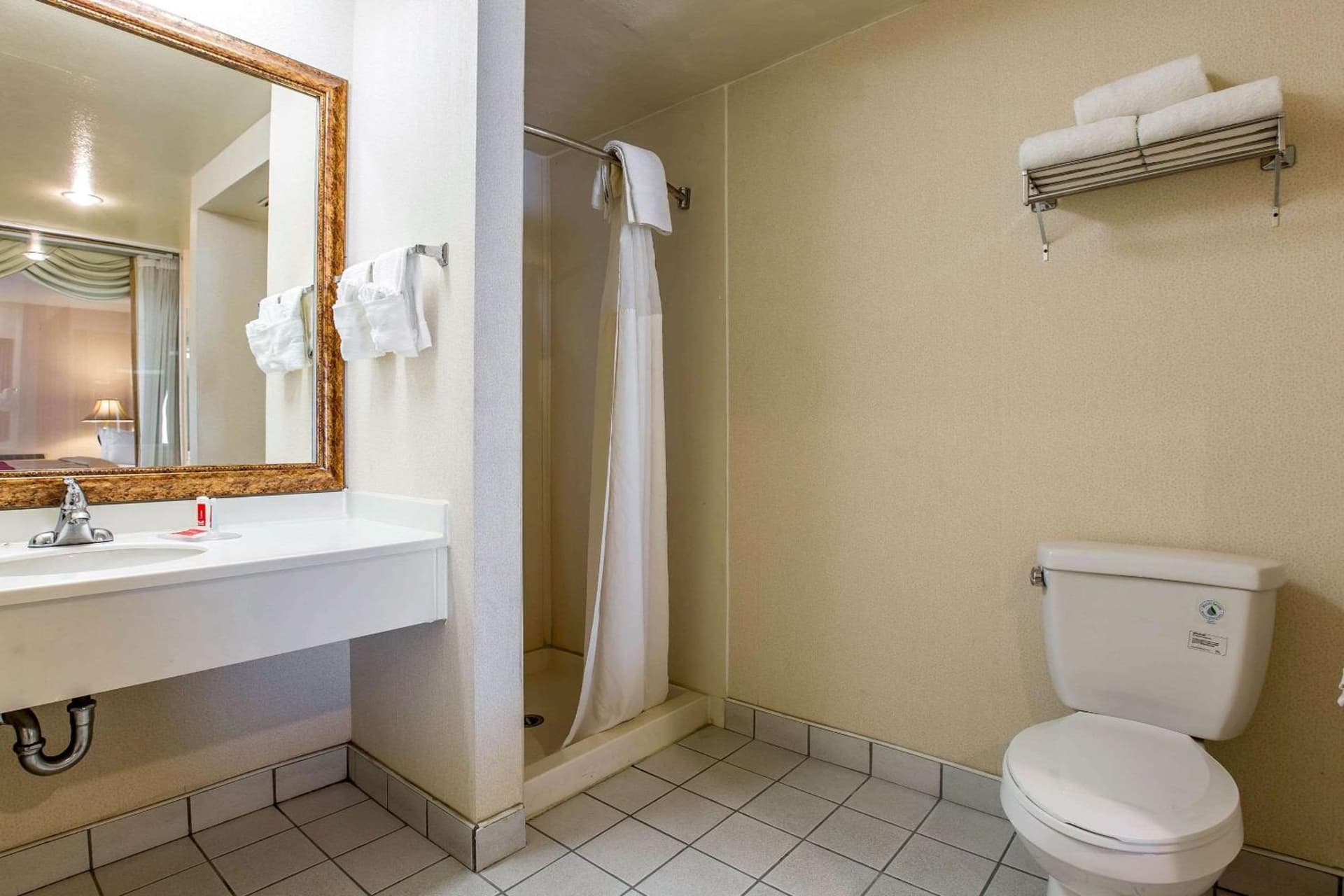 Econo Lodge Inn & Suites Riverside - Corona gallery photo in Riverside, CA — image 9