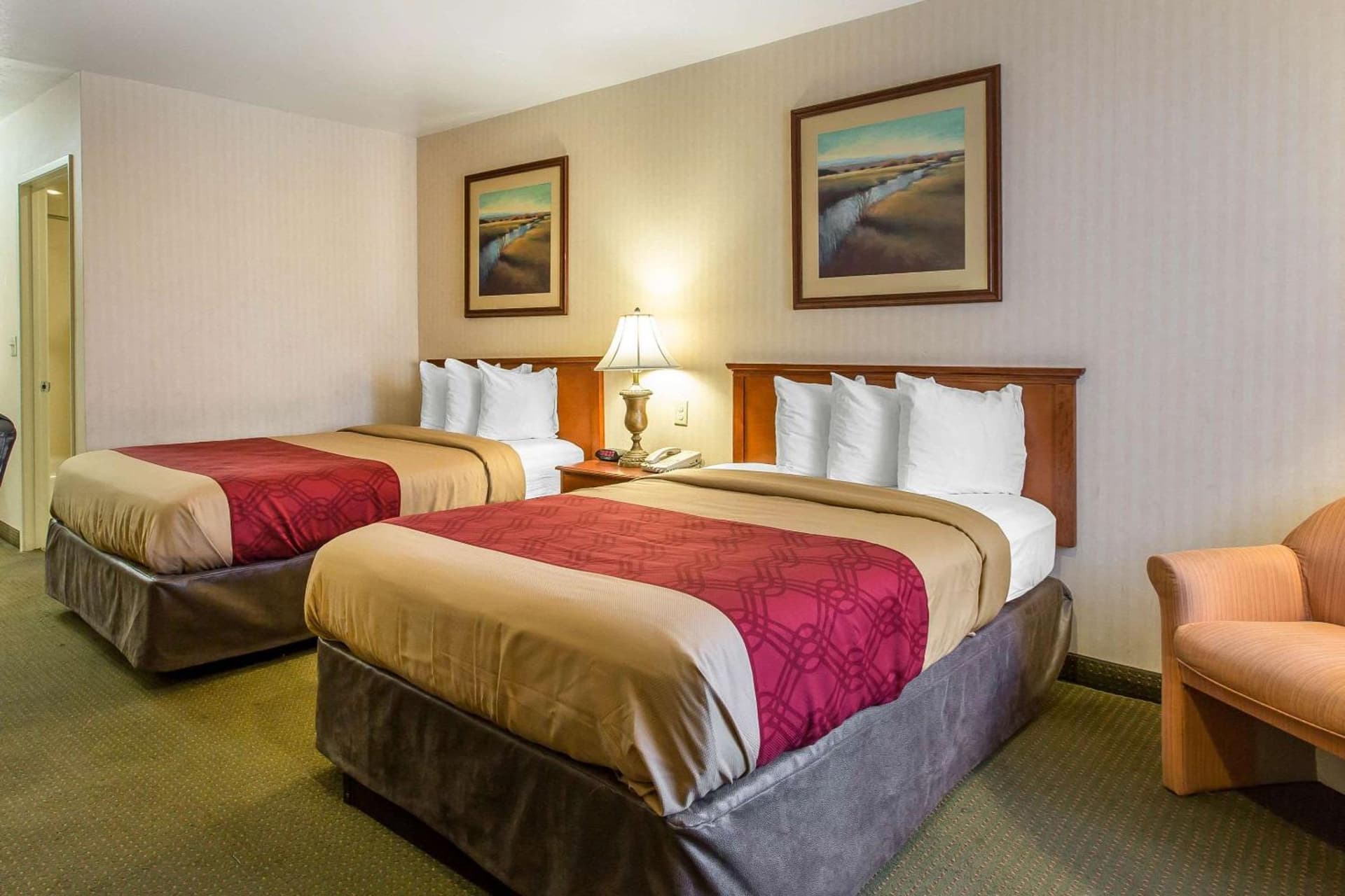 Econo Lodge Inn & Suites Riverside - Corona gallery photo in Riverside, CA — image 7