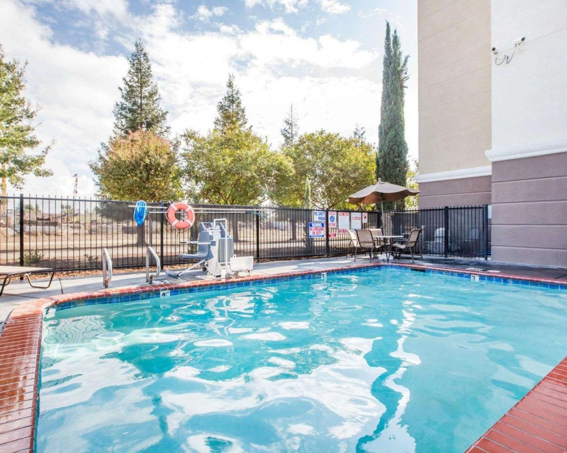 Comfort Suites Clovis - Fresno interior in Clovis, CA — gallery photo 2