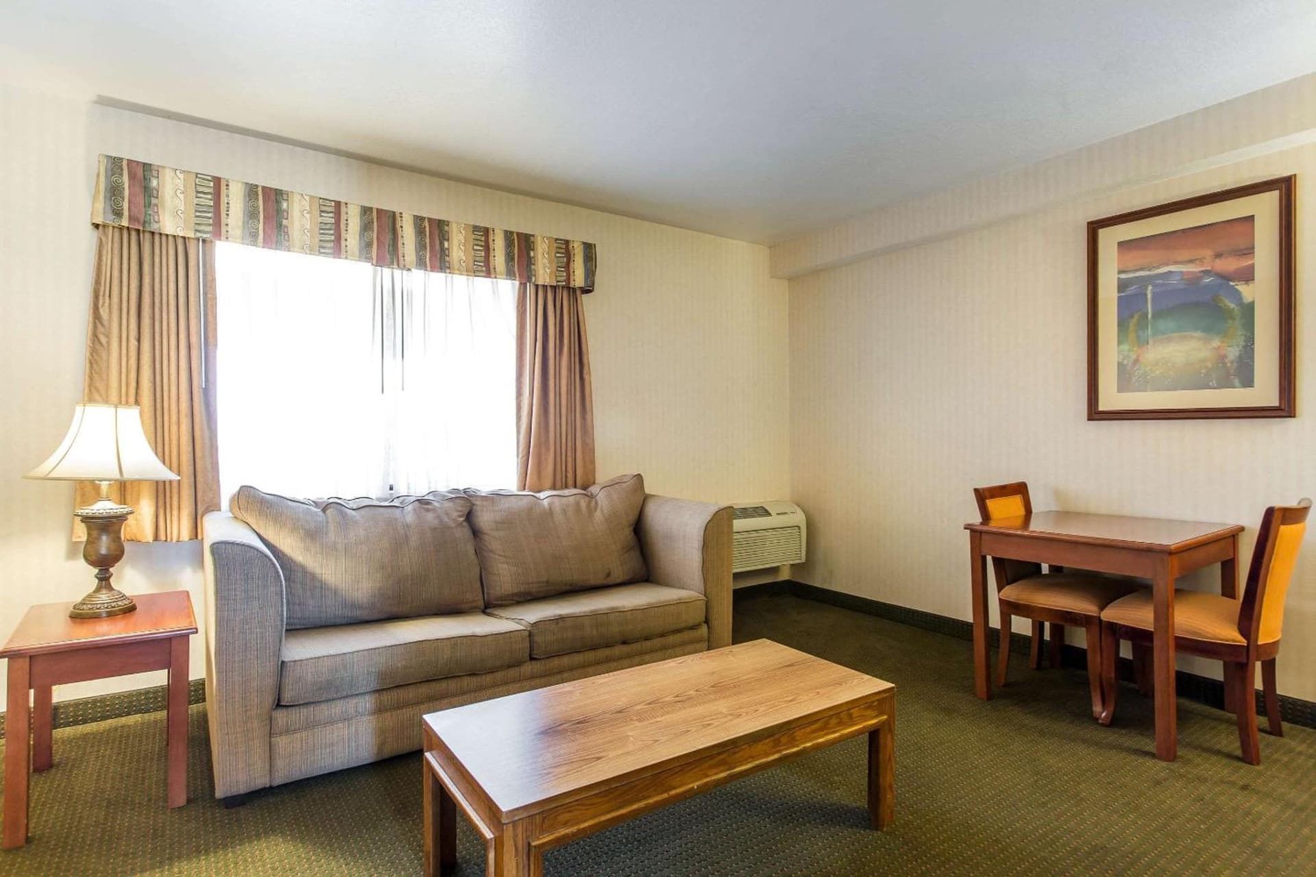 Econo Lodge Inn & Suites Riverside - Corona gallery photo in Riverside, CA — image 14