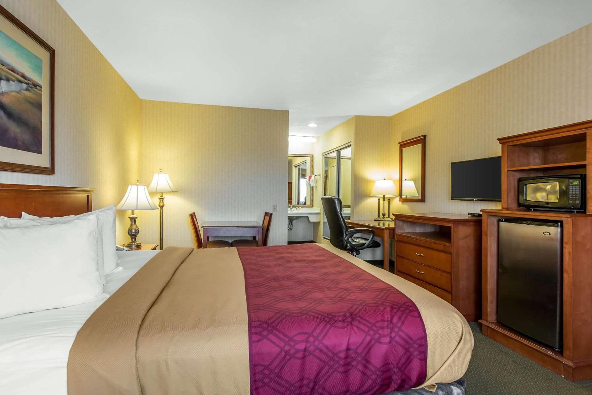 Econo Lodge Inn & Suites Riverside - Corona gallery photo in Riverside, CA — image 6