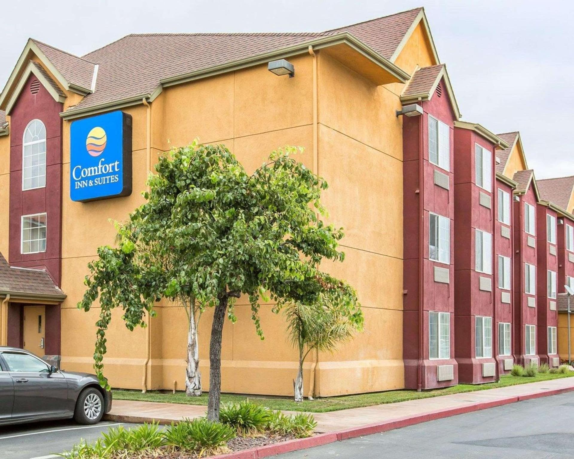 Comfort Inn & Suites Salinas City Center Area property views in Salinas, CA — gallery photo 3
