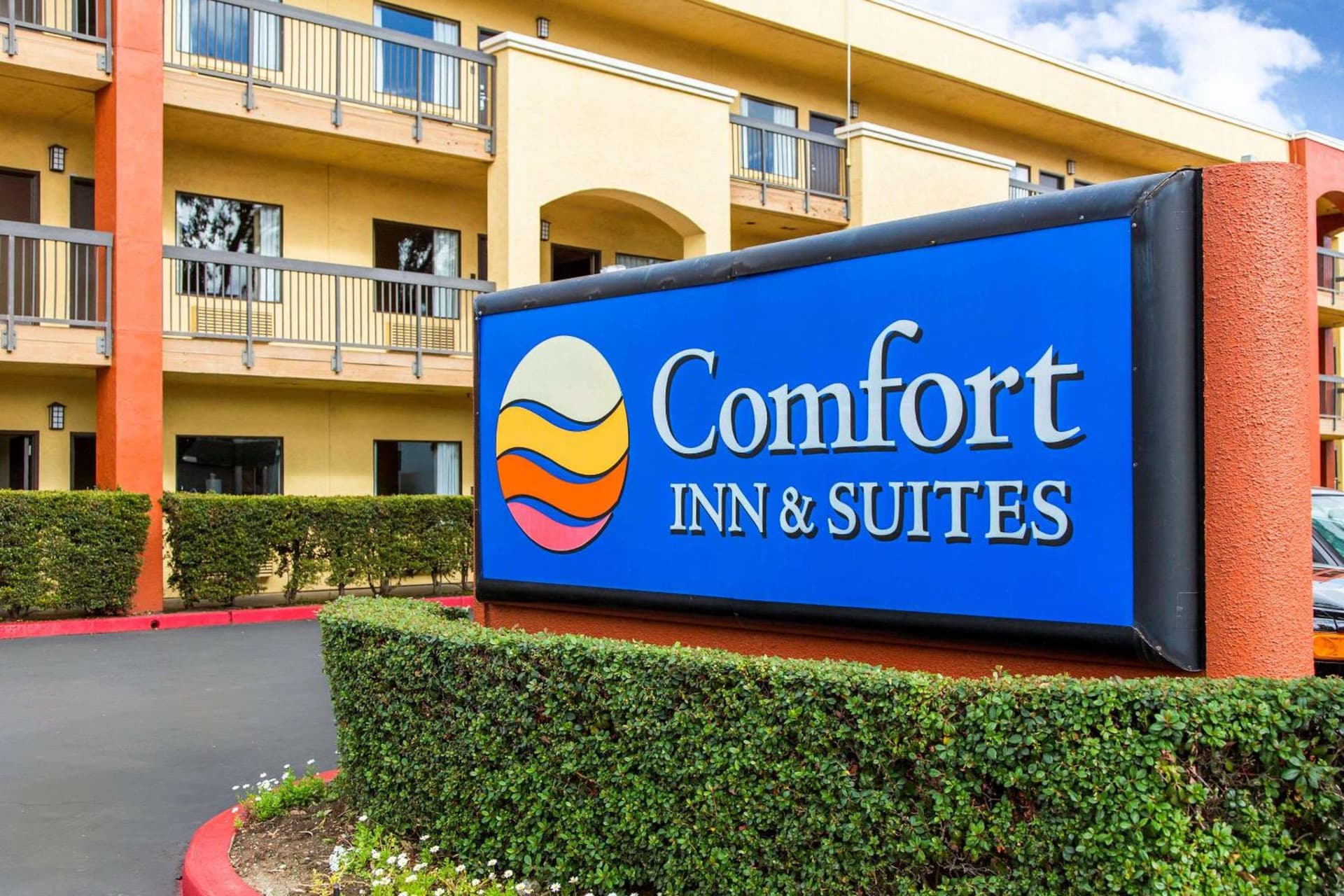 Comfort Inn & Suites San Francisco Airport North interior in South San Francisco, CA — gallery photo 2