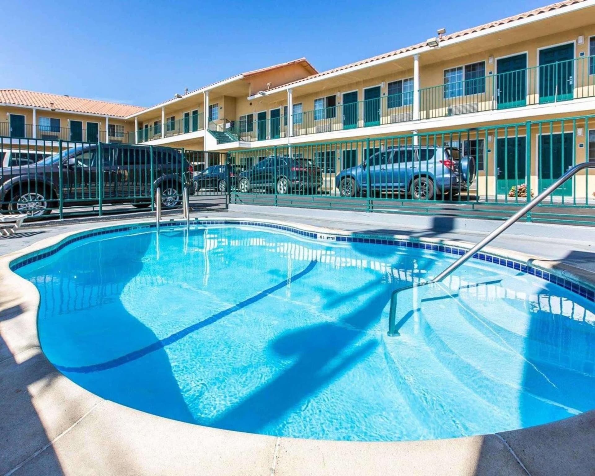 Comfort Inn Beach Boardwalk property views in Santa Cruz, CA — gallery photo 3