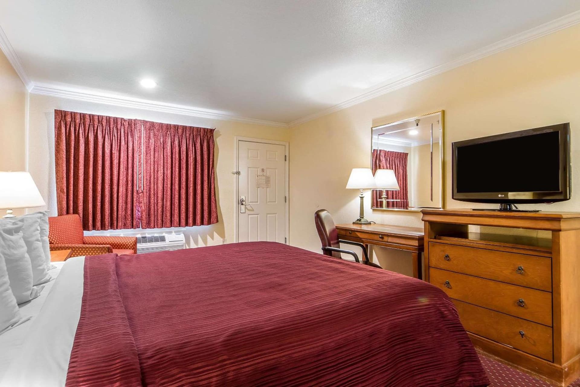 Quality Inn & Suites Gilroy gallery photo in Gilroy, CA — image 21
